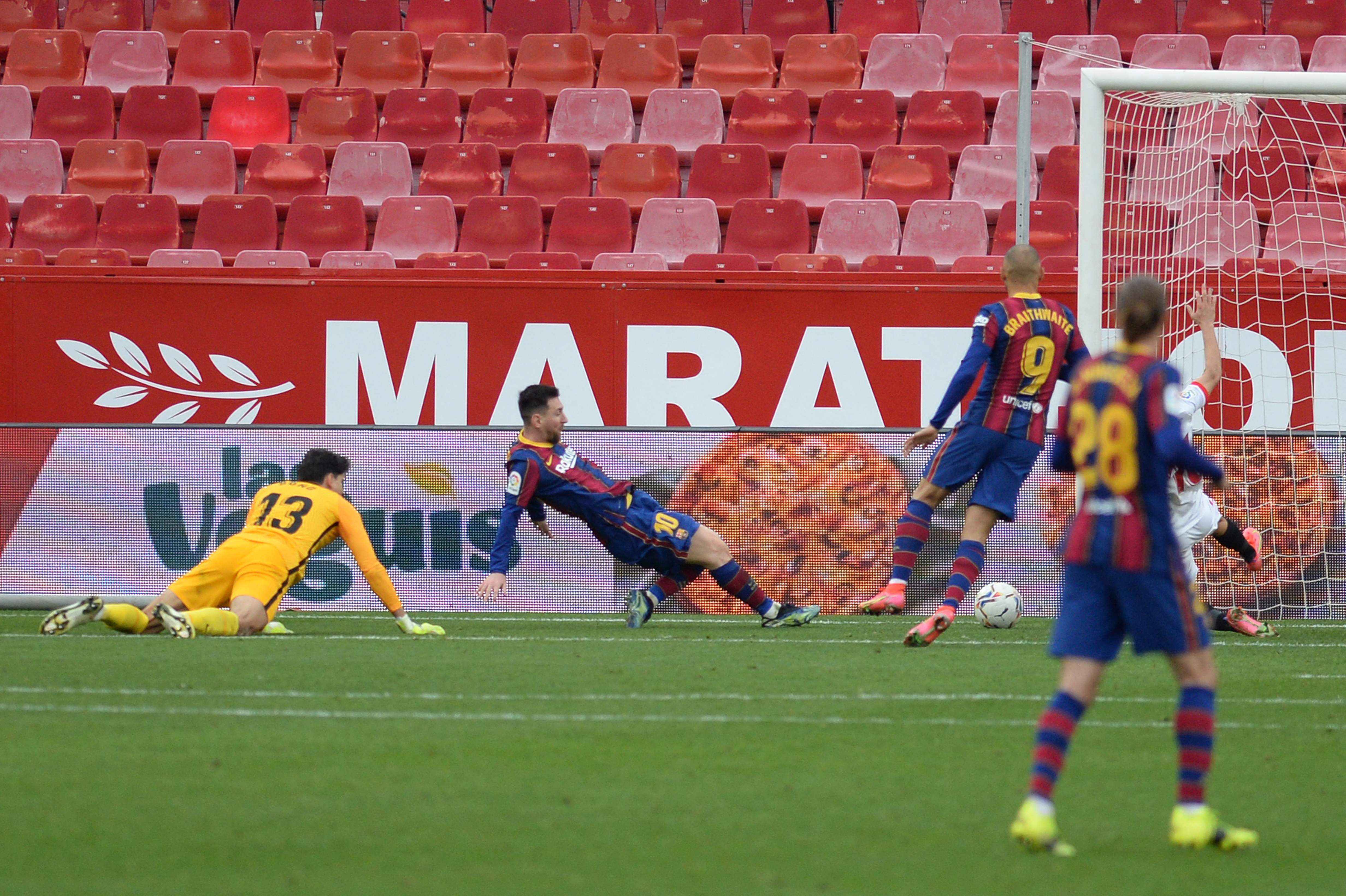 Lionel Messi marcó el segundo gol del Barcelona frente al Sevilla. (Foto Prensa Libre: AFP).