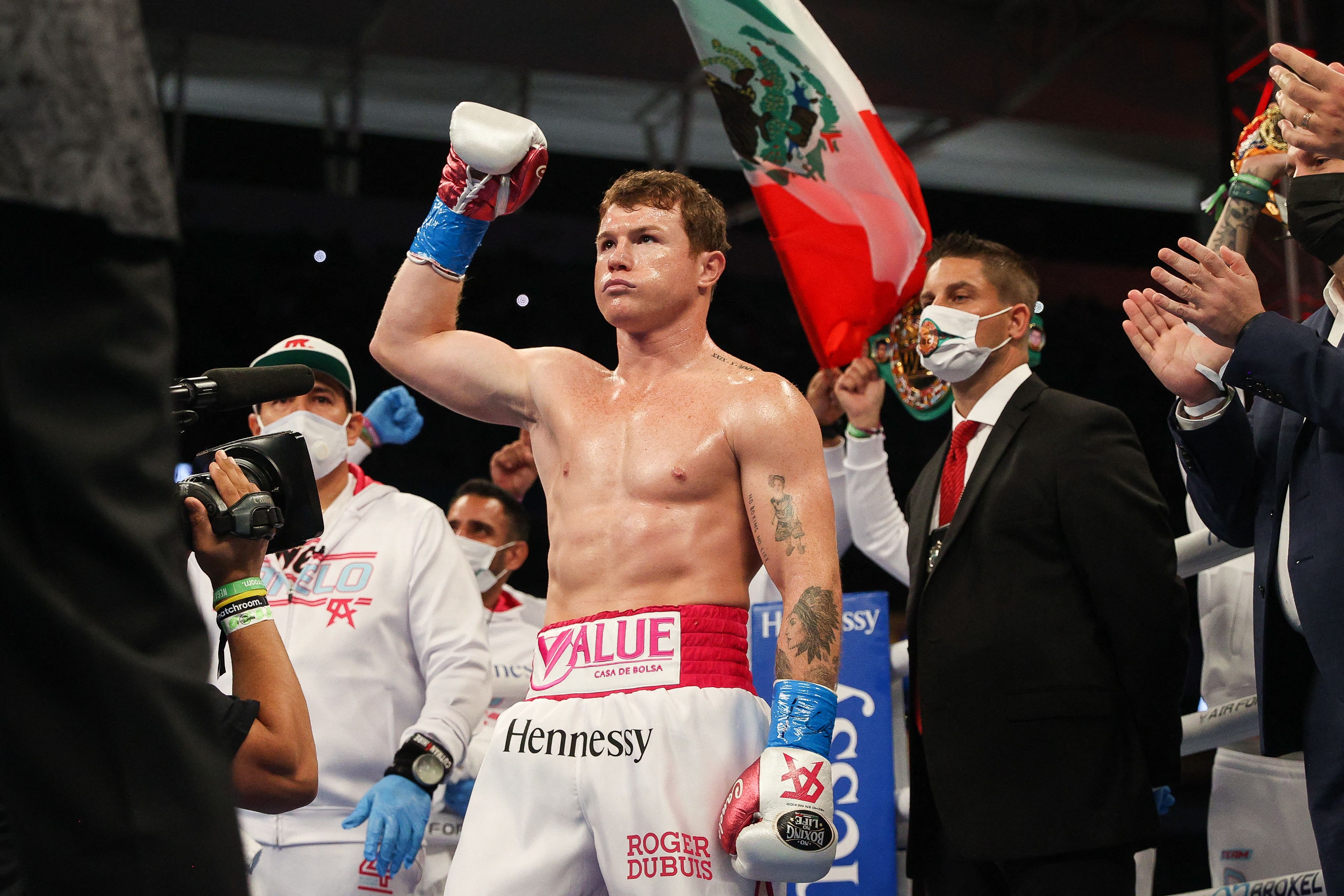 Saul Alvarez retuvo el título de campeón al vencer al turco Avni Yildirim. (Foto Prensa Libre: AFP).
 