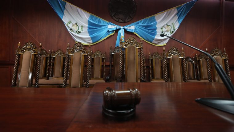 Sala de vistas de la Corte de Constitucionalidad donde se lleva acabo audiencia de distintos casos. El máximo tribunal es de suma importancia para el orden jurídico del país. (Foto Prensa Libre: Hemeroteca PL