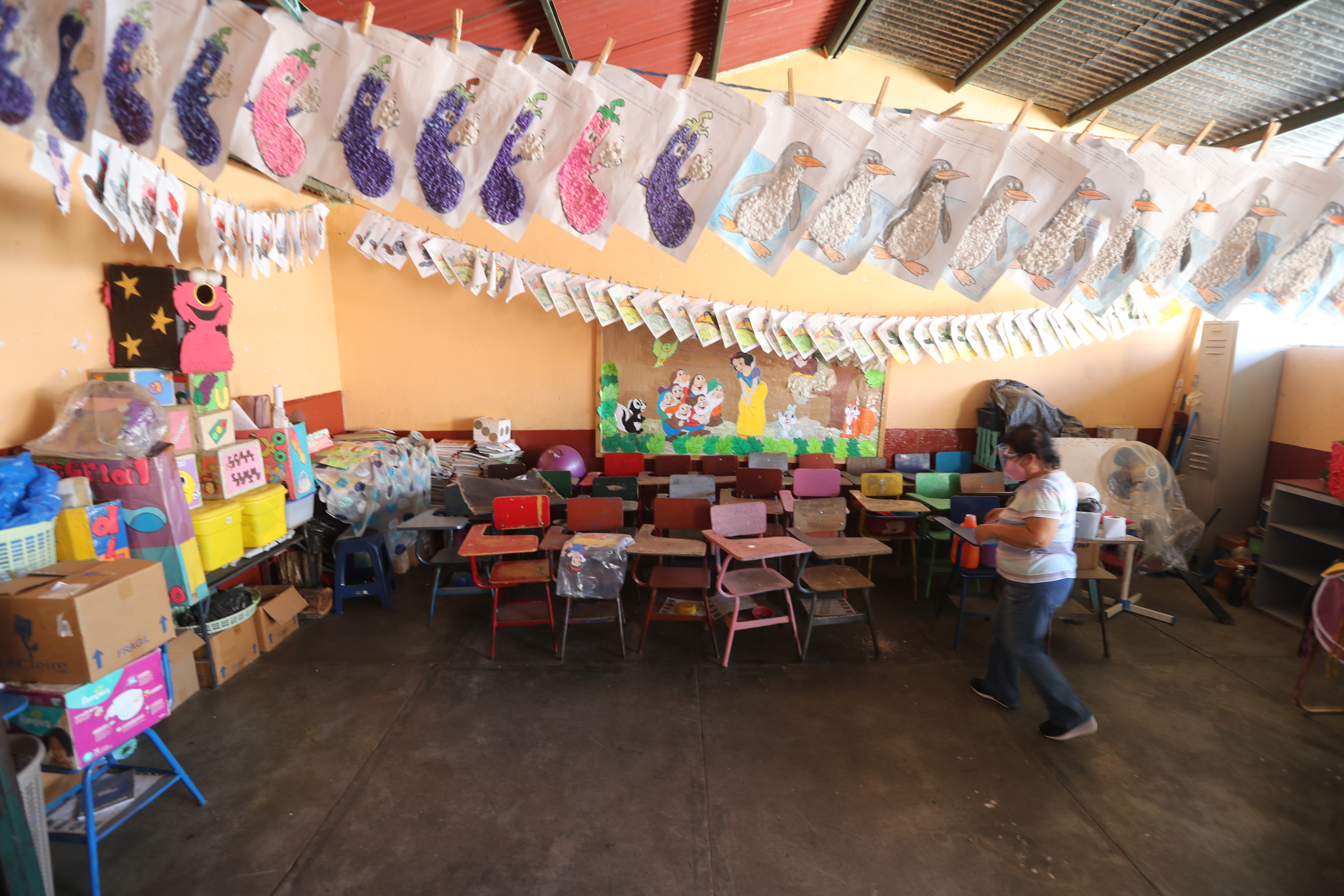 En las aulas se deberá respetar el aforo para que haya distanciamiento prudencial entre los niños y el docente, y así evitar los contagios de covid. Foto: Érick Ávila