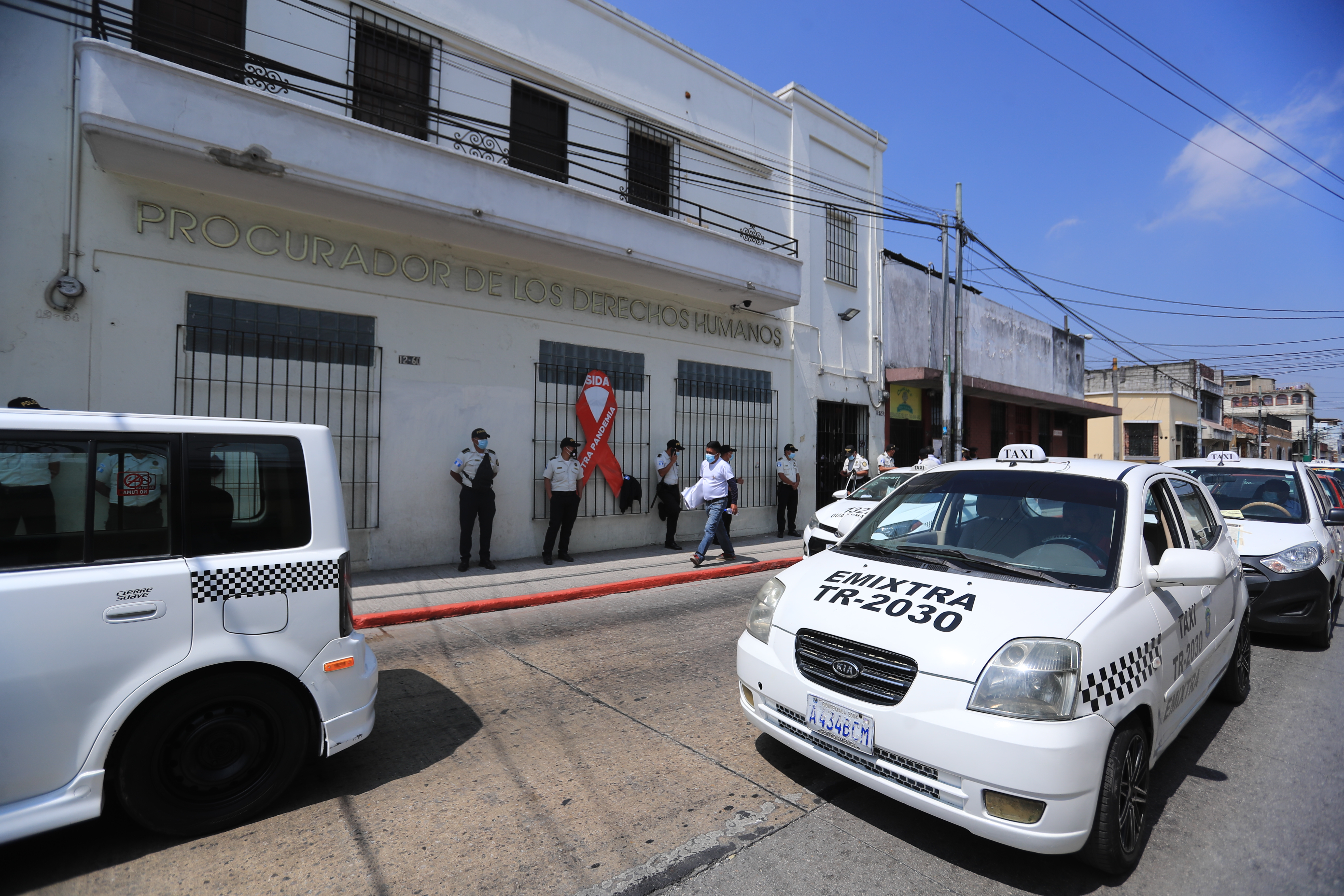 Taxistas buscan quedar fuera de la implementación de un seguro para víctimas de accidentes. (Foto: Hemeroteca PL)