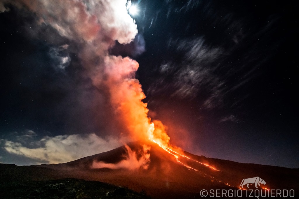 El Insivumeh alertó que la profusa actividad de tipo estromboliana del volcán Pacaya se acompaña de columnas de ceniza que se desplazan en dirección noroeste, oeste y suroeste. (Foto Prensa Libre: Sergio Izquierdo)