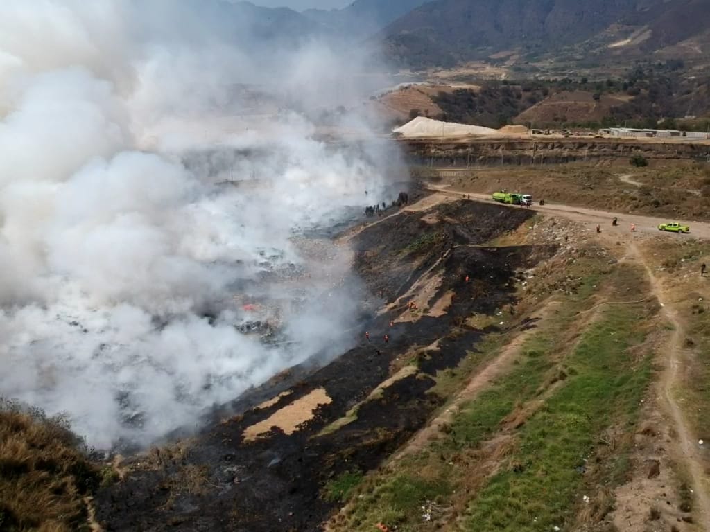 El vertedero a cargo de Amsa ha reportado varios incendios provocados por personas desconocidas que llegan al lugar. (Foto Prensa Libre: Byron García)