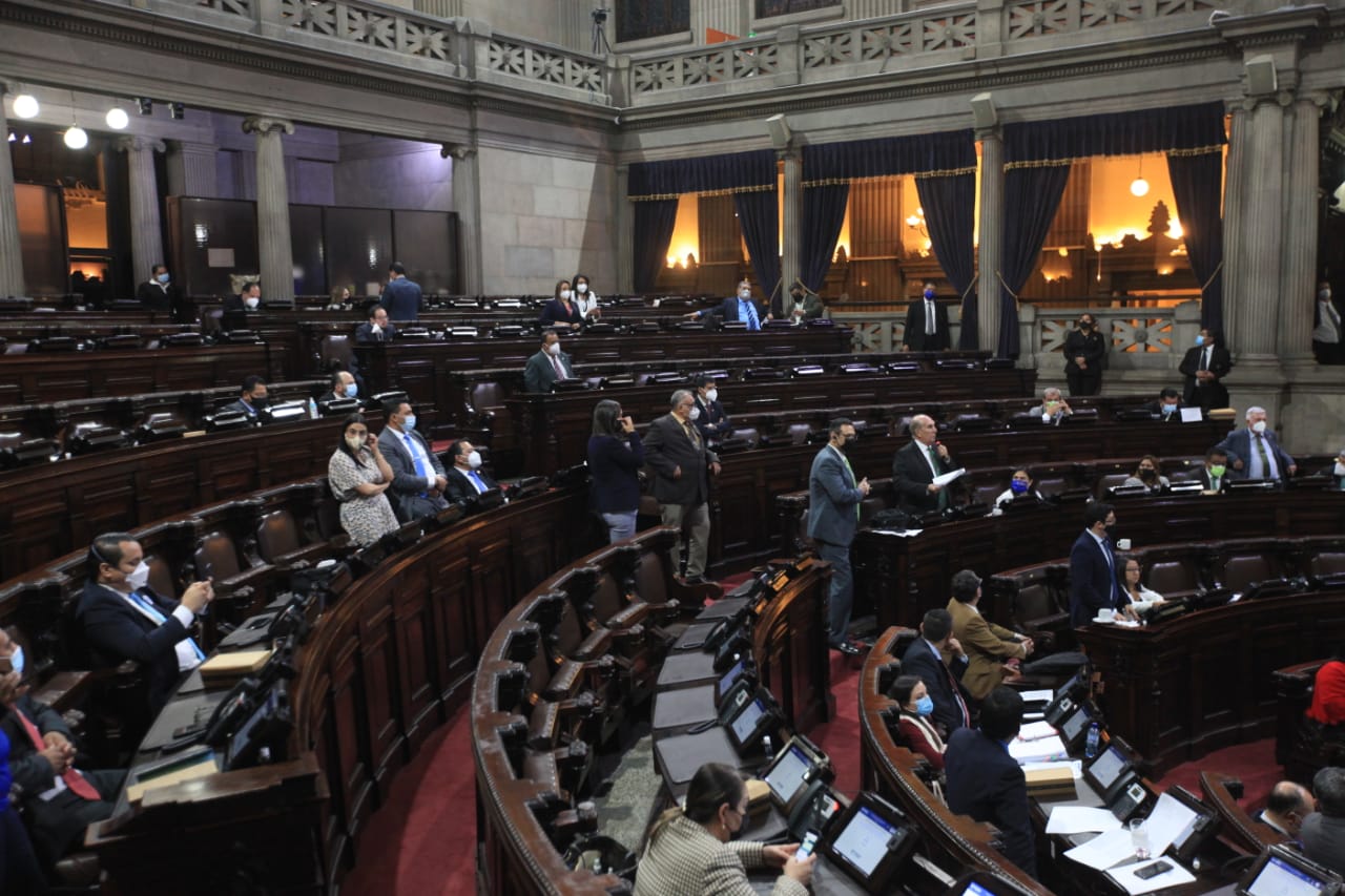 Diputados en la sesión que comenzó a conocer nombres de aspirantes a cortes de Apelaciones. (Foto: Byron García)