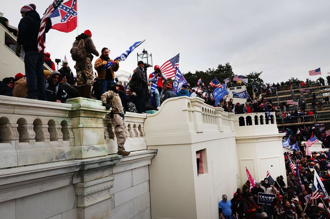 Unos cien integrantes de la Cámara Alta juzgarán a Trump por el asalto al Capitolio. (Foto: AFP)