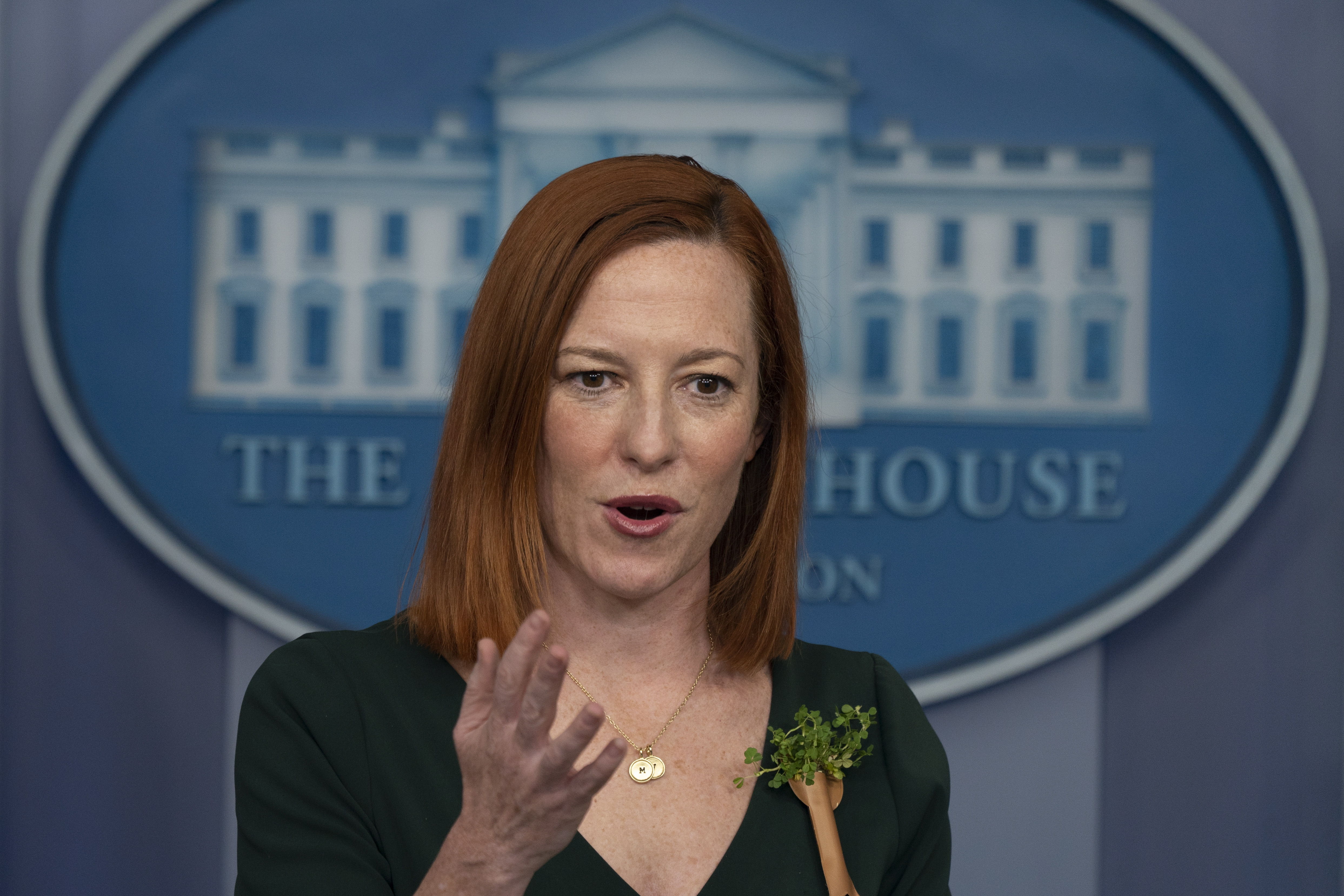 Jen Psaki, secretaria de prensa de Biden, confirma en conferencia de prensa la donación de vacunas a México y Canadá. (Foto: EFE)