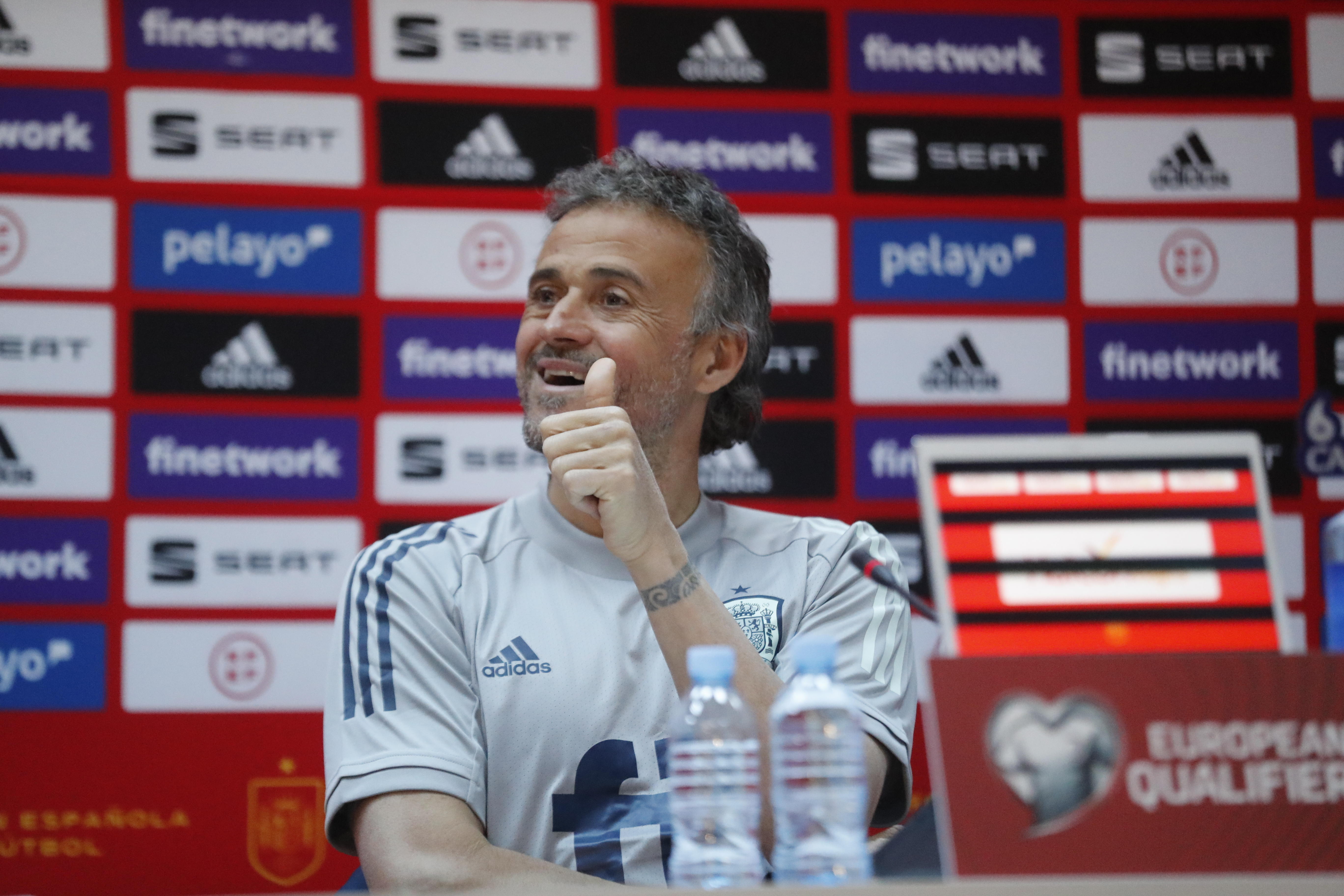 Luis Enrique atiende a los medios durante la conferencia de prensa en el Boris Paichadze Dinamo Arena en Tbilisi, Georgia. (Foto Prensa Libre: EFE).