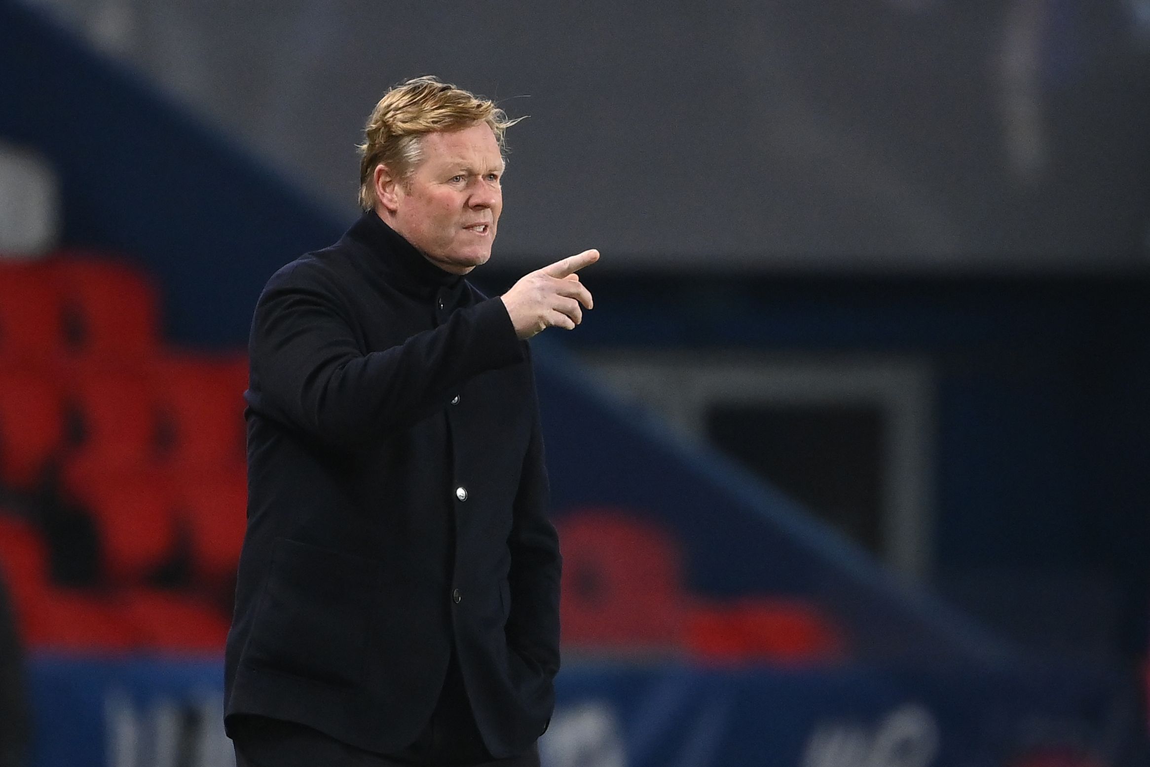 Ronald Koeman, técnico del Barcelona, aseguró que pelarán por el título de la Liga. (Foto Prensa Libre: AFP).