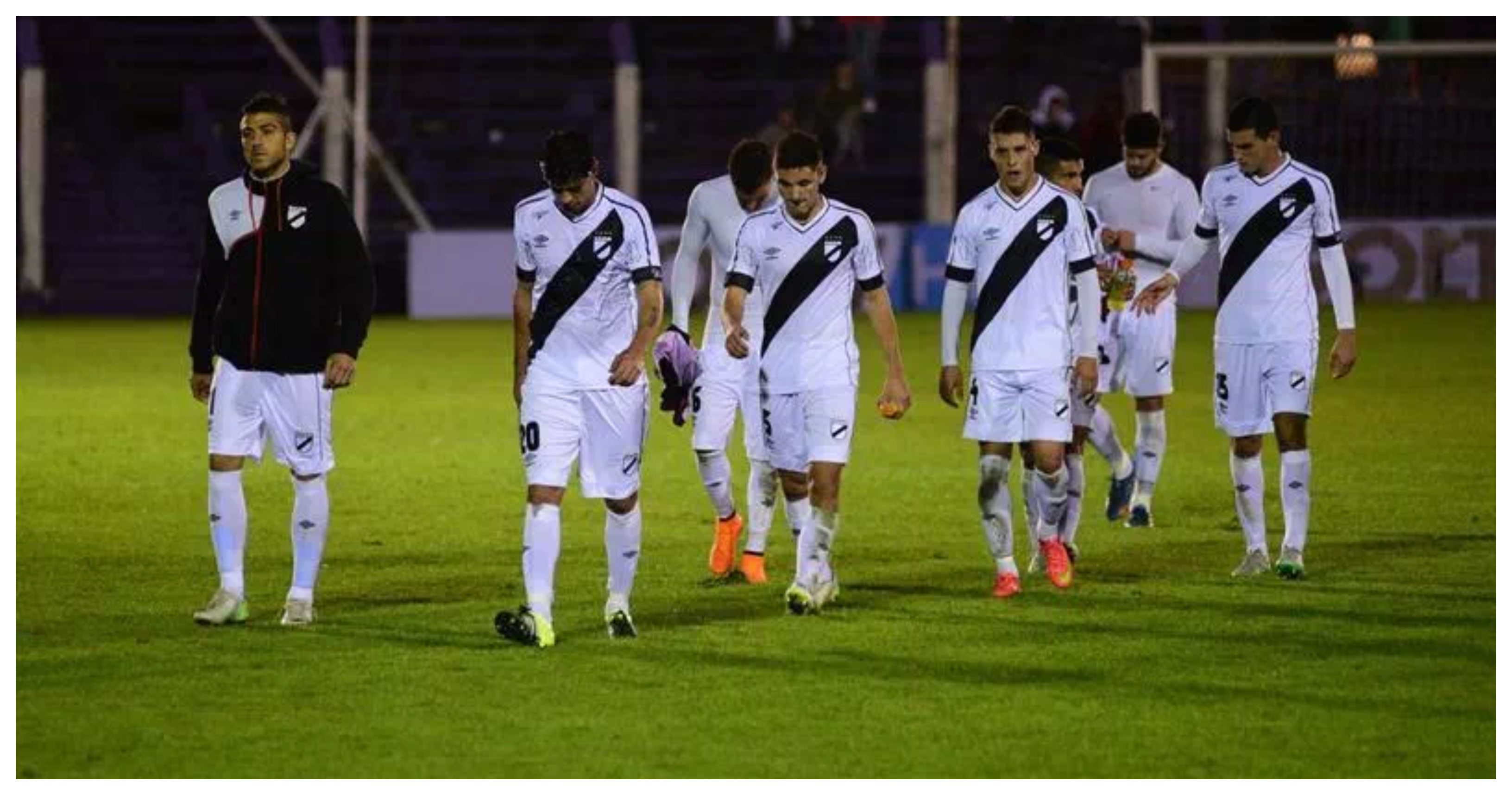 El histórico Danubio desciende a la Segunda División en Uruguay. Foto Prensa Libre: EFE.