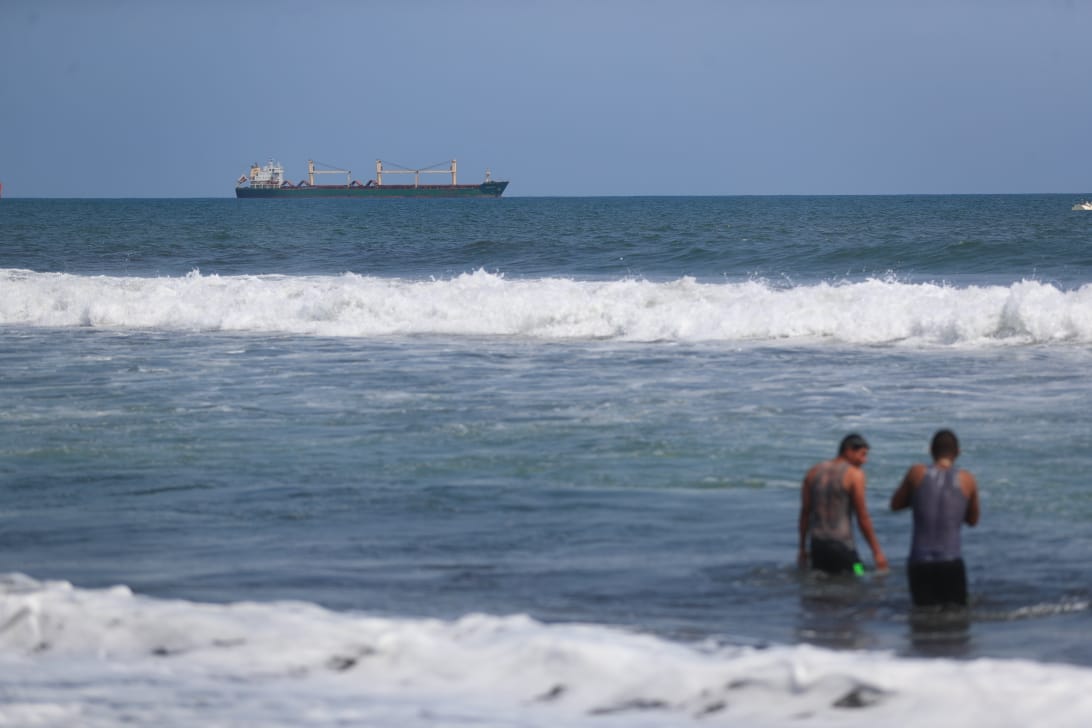 La demanda de efectivo incrementa durante Semana Santa por el desplazamiento de personas a varios sitios turísticos. (Foto Prensa Libre: Hemeroteca) 