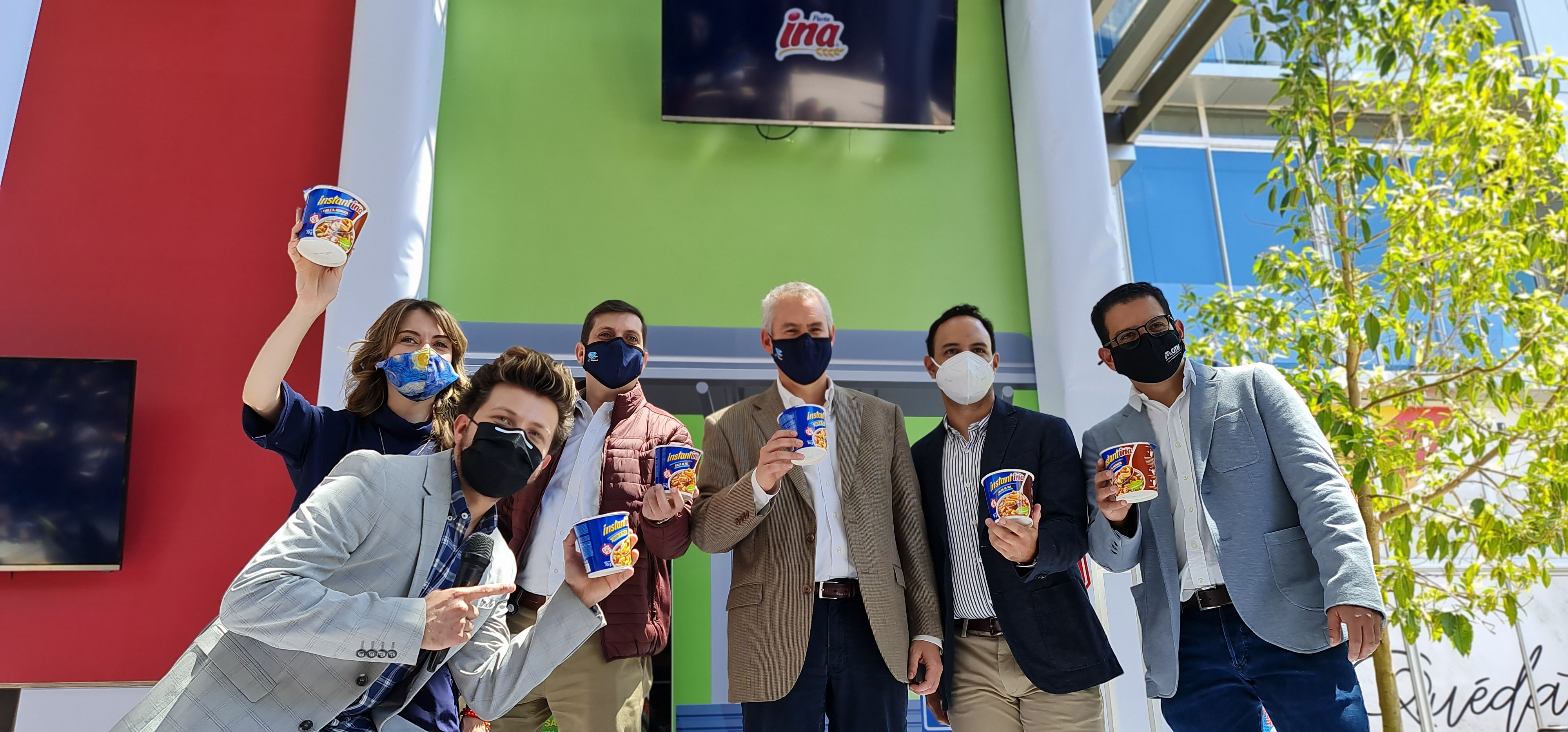 Ejecutivos de CMI Alimentos presentaron la nueva sopa instantánea. Foto Prensa Libre: Cortesía