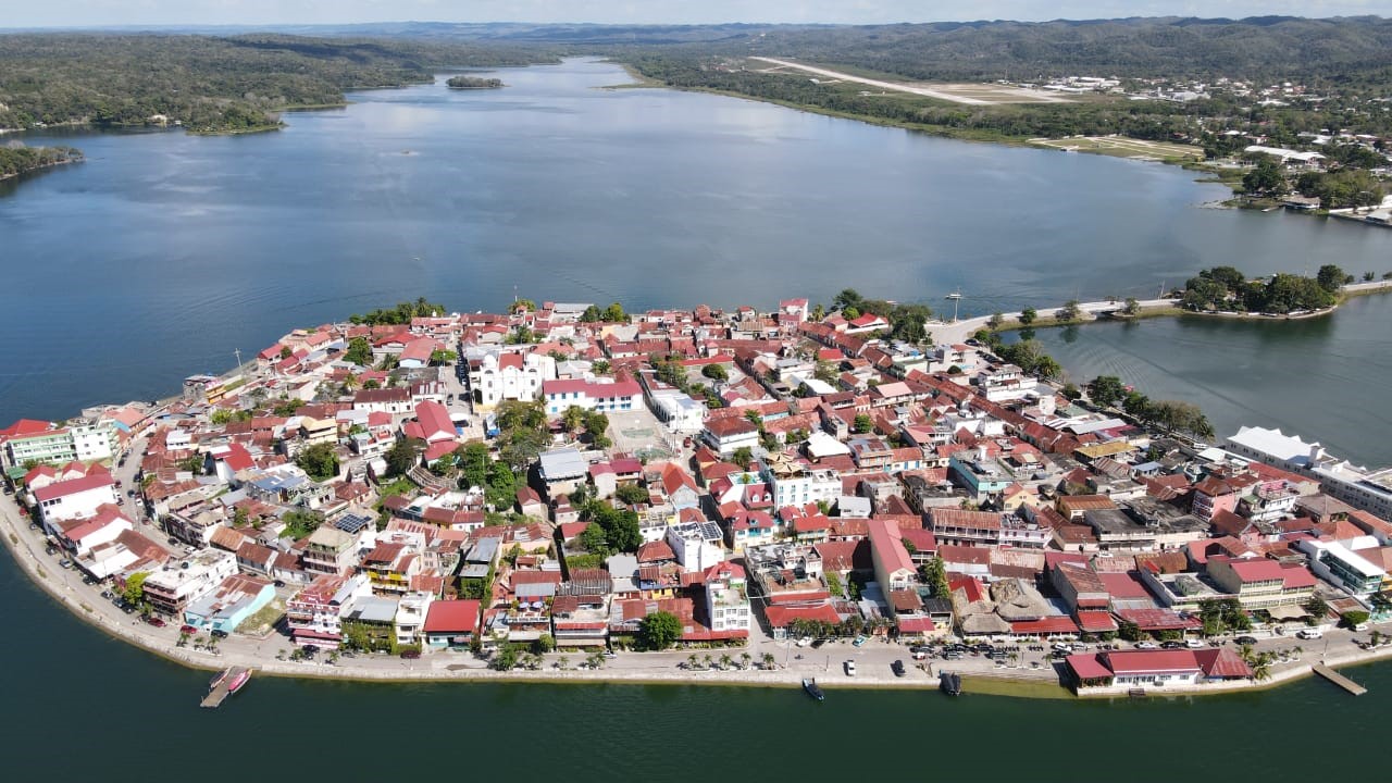 La Isla de Flores es uno de los atractivos de Petén, aparte de los importantes sitios arqueológicos. (Foto, Prensa Libre: Inguat).