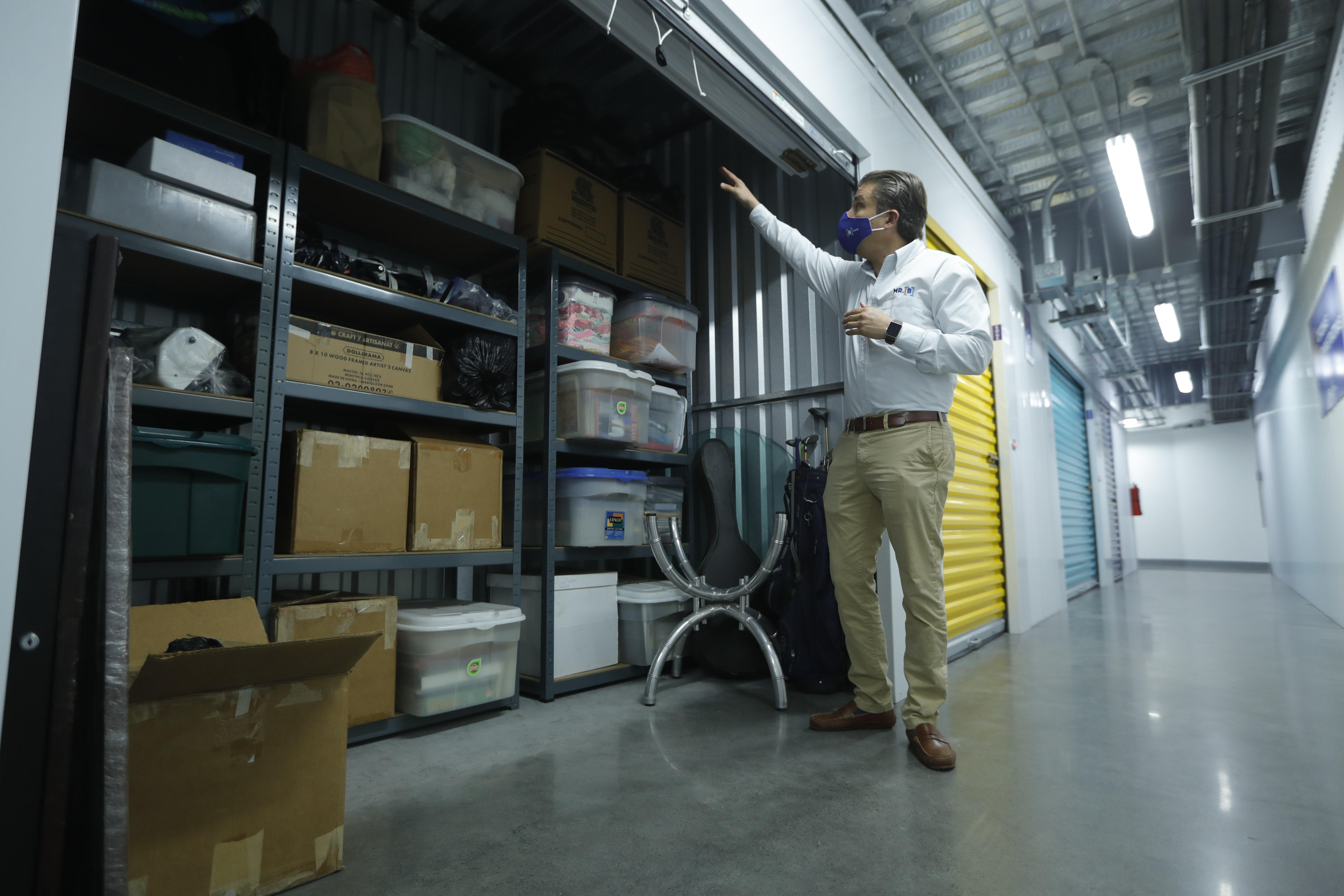 La pandemia del covid-19 obligó al sector de bodegas a invertir en tecnología para minimizar el contacto de los clientes con las instalaciones. (Foto Prensa Libre: Esbin García)