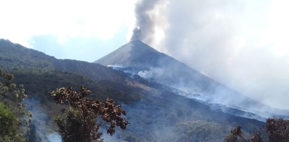 El Volcán de Pacaya mantiene actividad desde hace varios días. (Foto Prensa Libre: Conred) 