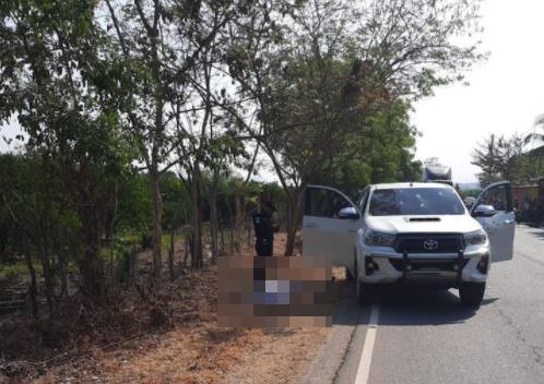 Lugar del ataque armado en el km 93.5 de la ruta alterna al Atlántico. (Foto Prensa Libre: PNC) 
