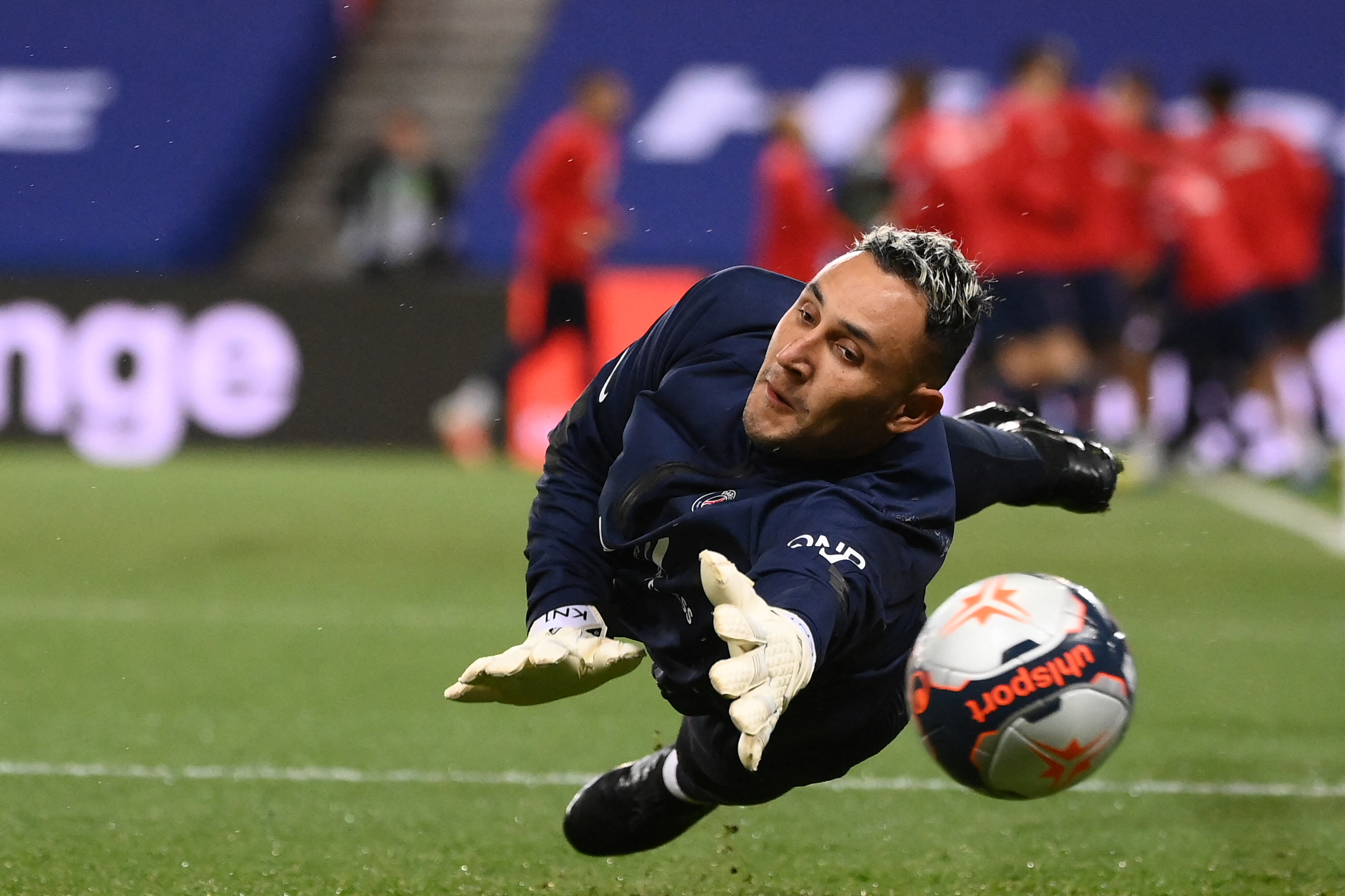 Expresidente de la Federación de Costa Rica dice que Keylor Navas insinuó perder partidos de forma intencional. (Foto Prensa Libre: AFP)