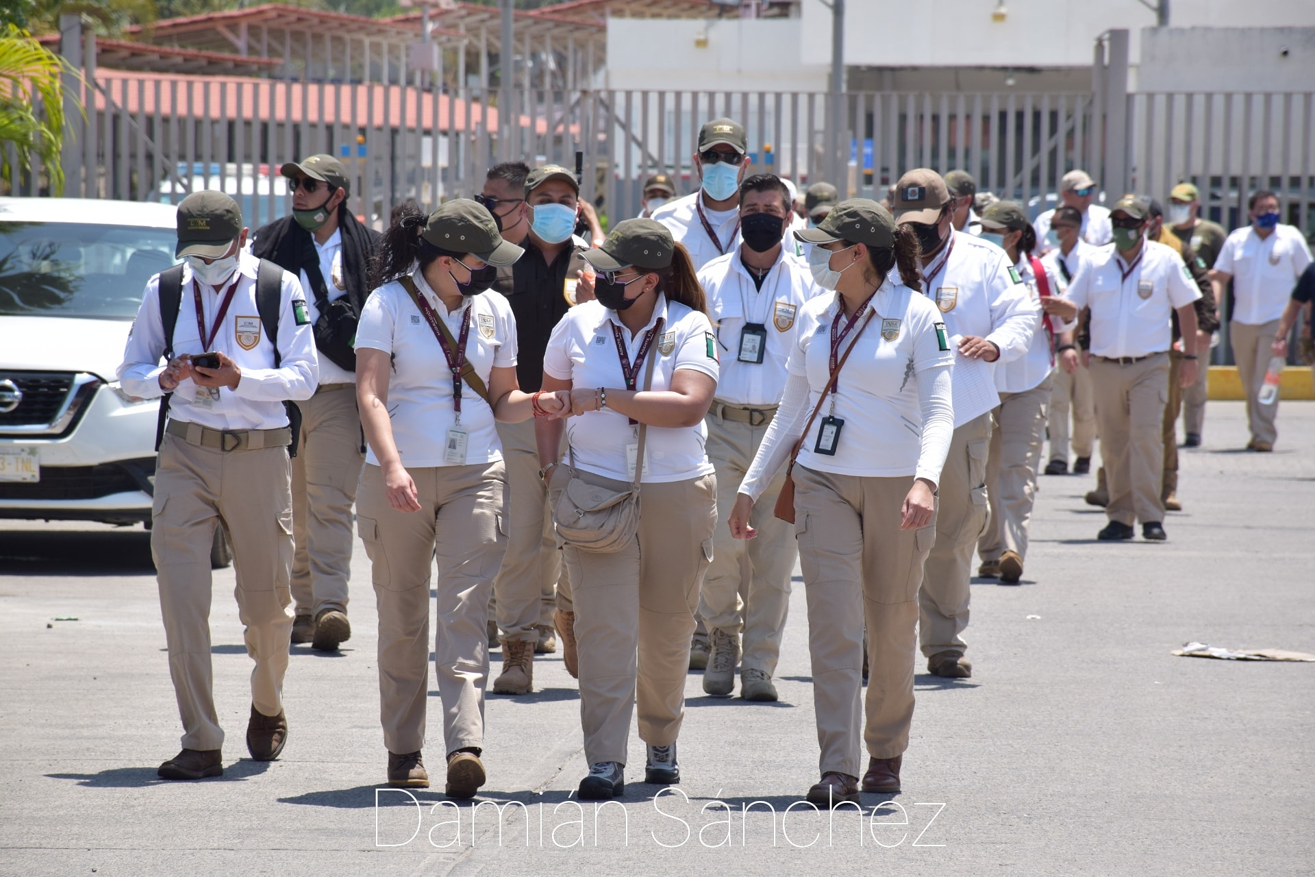 Agentes de migración de México toman posiciones en la frontera con Guatemala para frenar el paso de indocumentados y de viajeros sin planes esenciales. (Foto: Damian Sánchez)