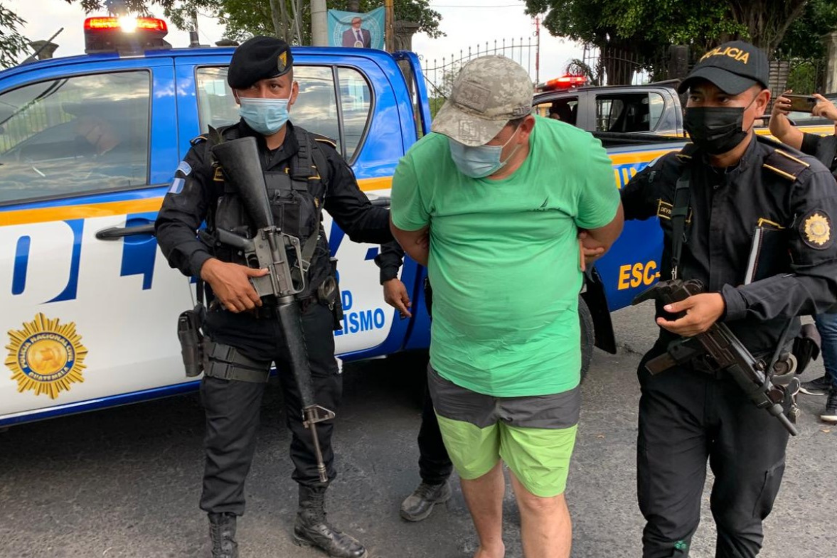 La PNC detuvo al presunto narcotraficante cuando viajaba hacia Iztapa. (Foto Prensa Libre: PNC)