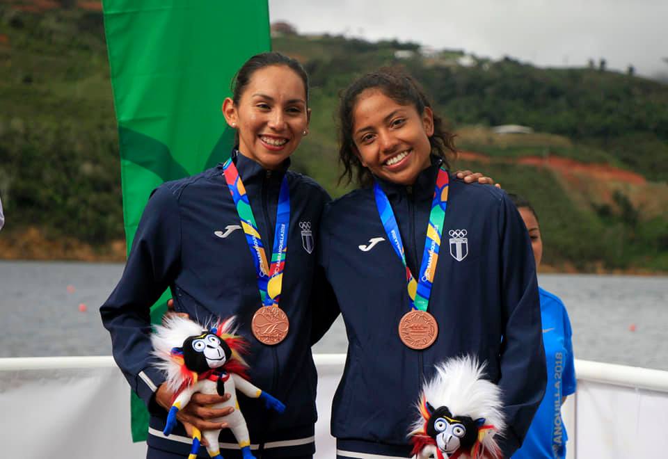 Yulissa López y Jennieffer Zúñiga fueron quienes lograron el segundo boleto disponible en la prueba de doble par peso ligero. (Foto COG).