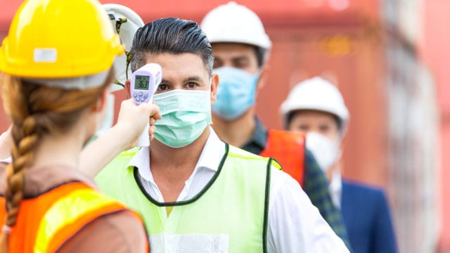 A partir del 15 de abril las empresas podrán solicitar la Constancia de Buenas Prácticas Laborales de manera digital al Ministerio de Trabajo. (Foto Prensa Libre: Shutterstock)