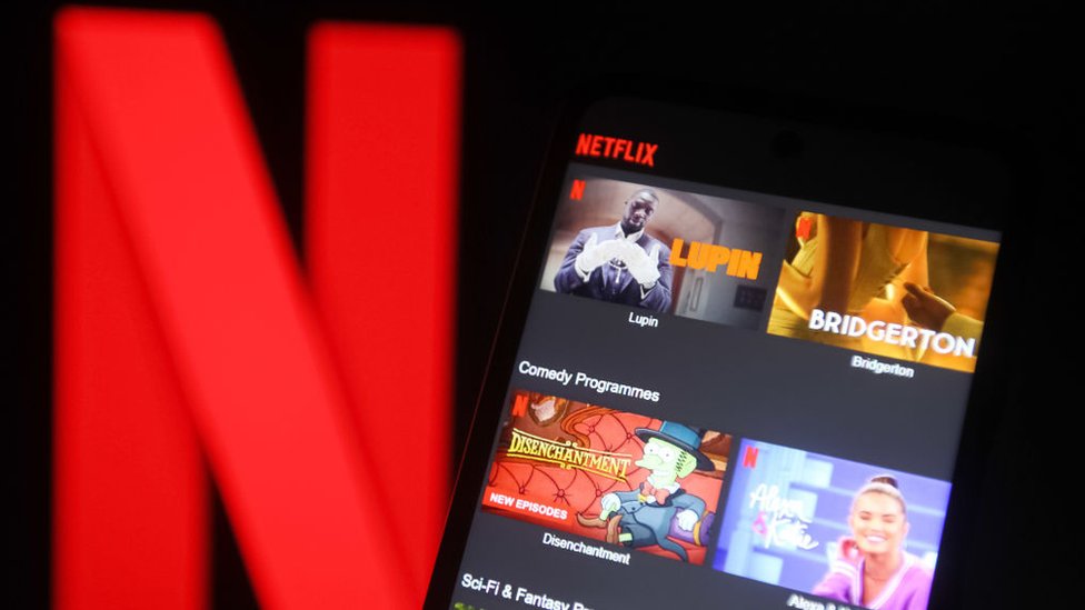 La pandemia es un arma de doble filo para Netflix: más suscriptores pero menos estrenos. (GETTY IMAGES)