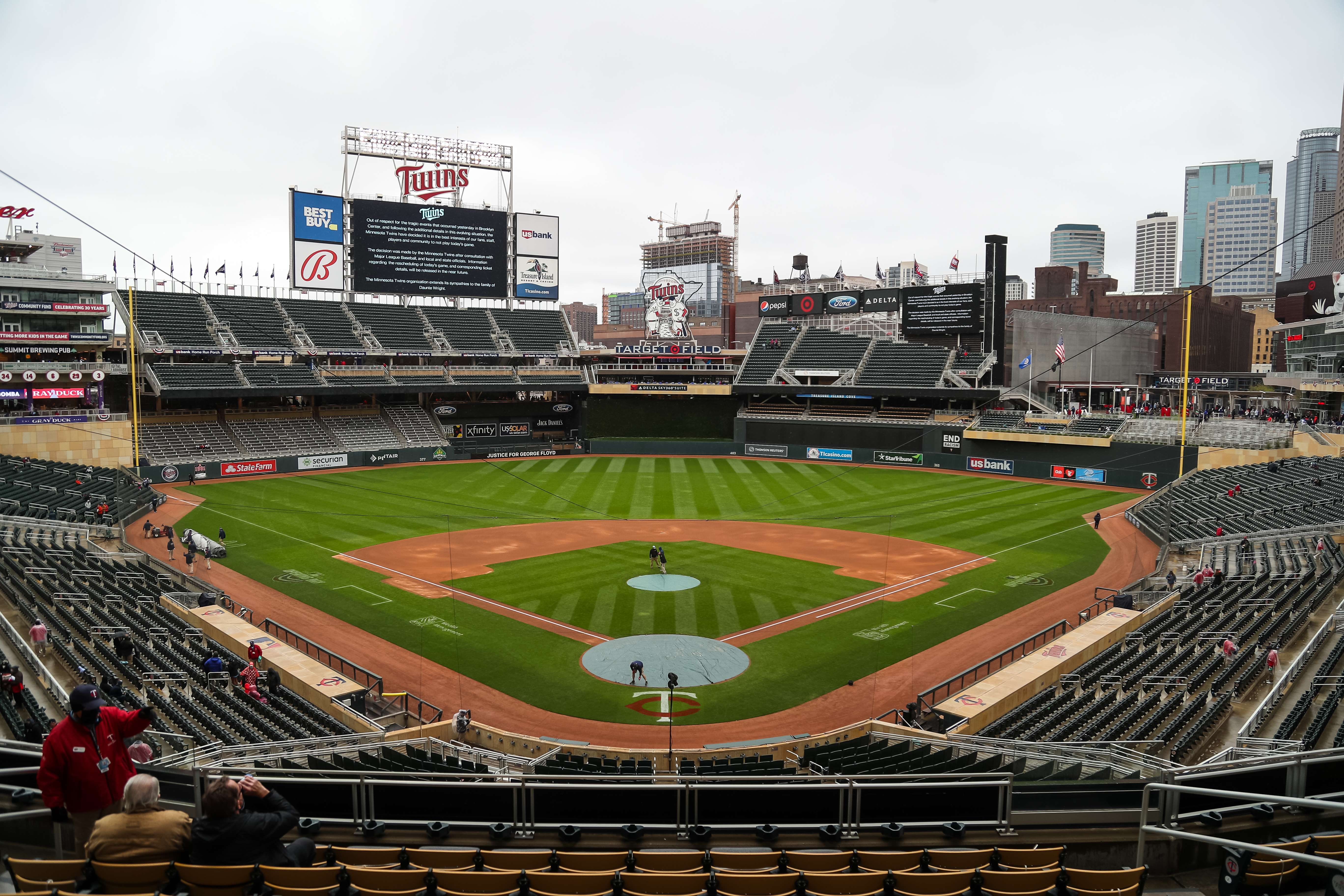 El juego entre Mellizos de Minessota y los Medias Rojas de Boston fue pospuesto. Foto Prensa Libre: AFP.