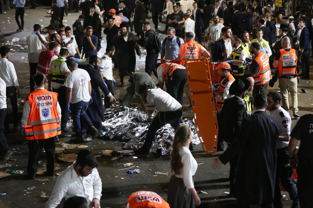 Aunque solo se había autorizado la visita de unas 10 mil personas al lugar, la Prensa calculó que había unas cien mil. (Foto Prensa Libre: EFE)