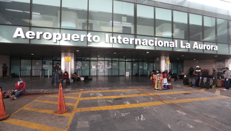 El Gobierno de EE. UU. recomienda a sus ciudadanos tomar precauciones al momento de llegar al Aeropuerto Internacional La Aurora. (Foto: Hemeroteca PL)


Fotografa. Erick Avila:              26/04/2020