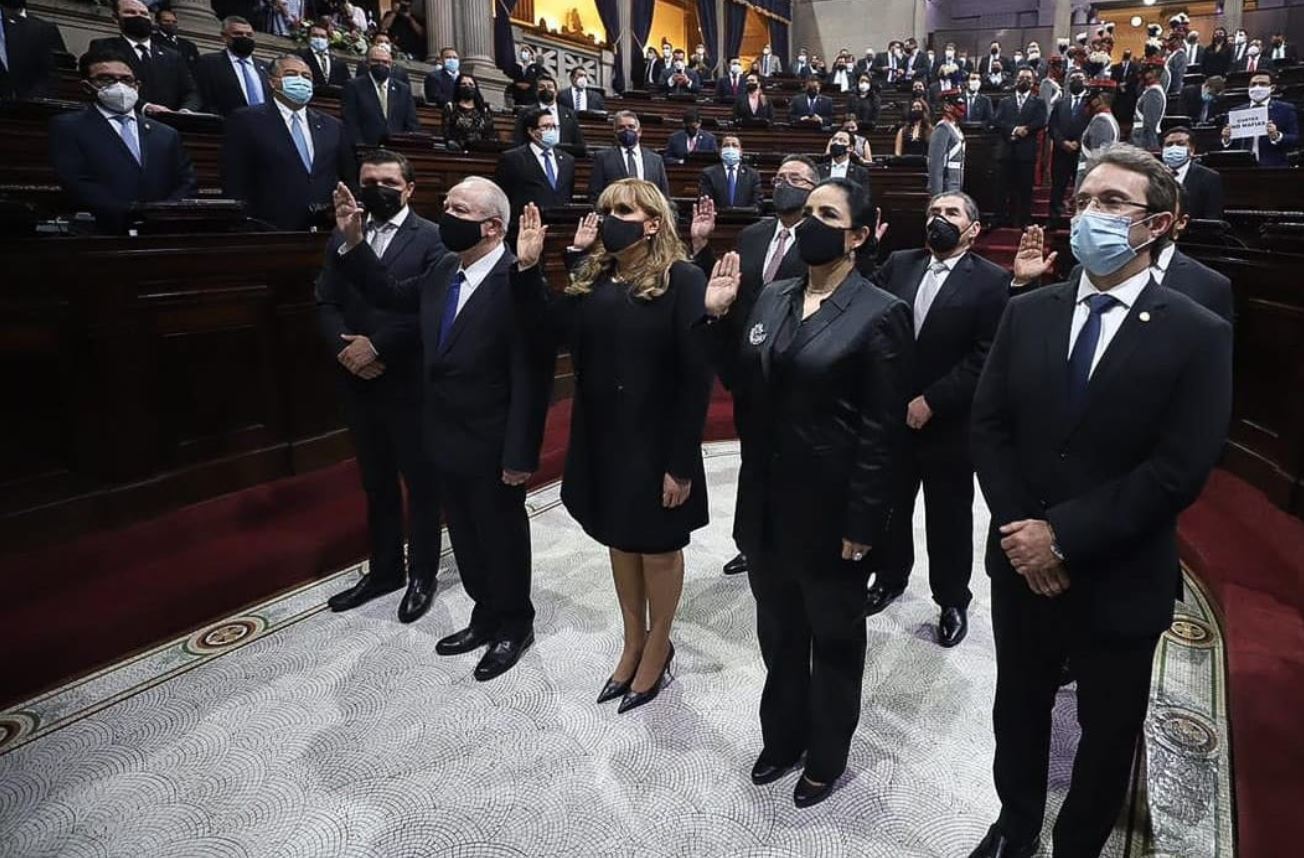 El Congreso juramentó a los magistrados que integrarán la nueva CC; sin embargo, está quedó incompleta. (Foto Prensa Libre: Congreso)