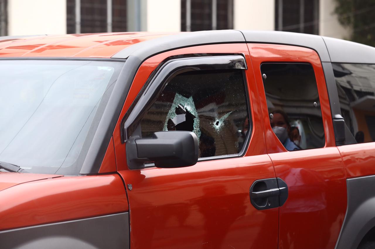 La Policía informó que recaba evidencias en el lugar del ataque, en el Centro Histórico. (Foto Prensa Libre: Fernando Cabrera)