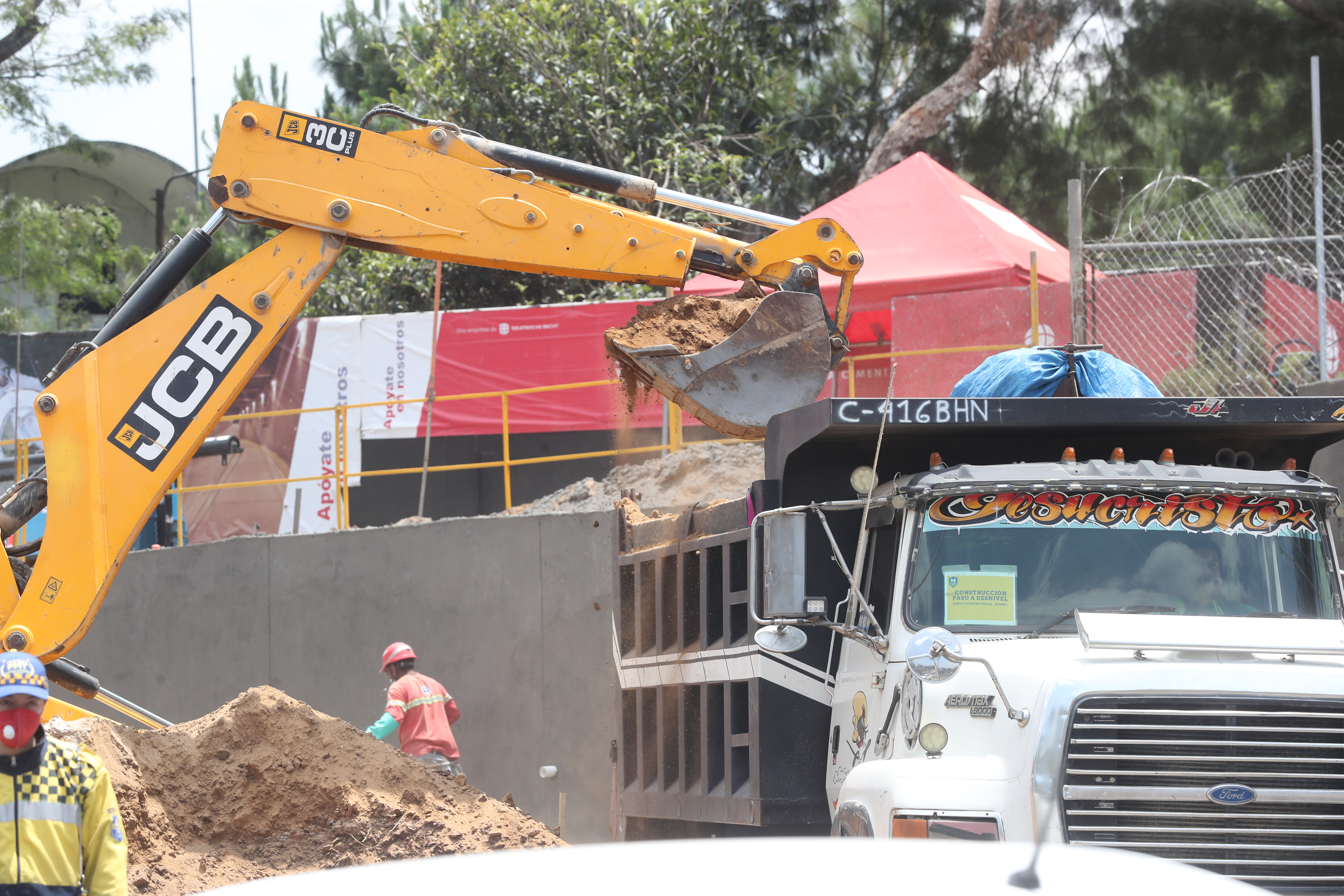 Varias actividades productivas fueron revisadas al alza en 2021 por las autoridades monetarias. (Foto Prensa Libre: Hemeroteca) 