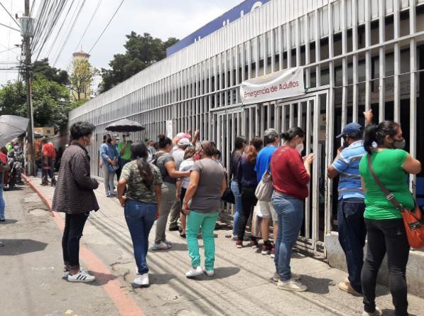 Hospital San de Dios no tiene más espacio para pacientes con covid-19. (Foto Prensa Libre: Andrea Domínguez)