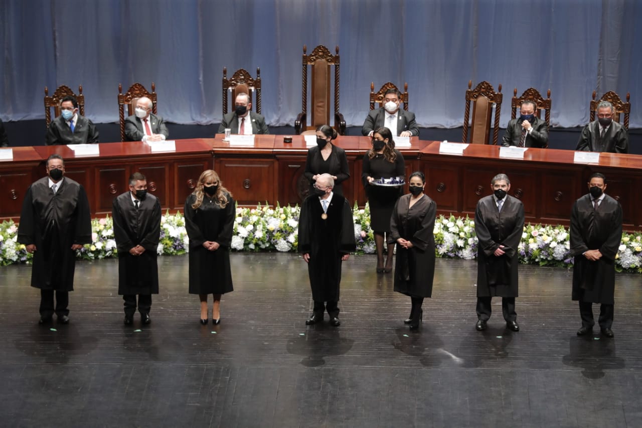 Magistrados titulares y suplentes en el acto de instalación de la CC 2021-2026. (Foto: Esbin García) 