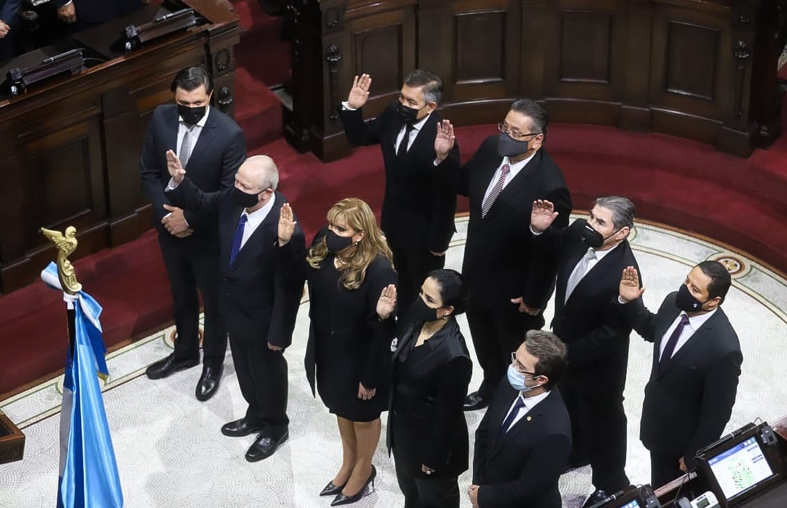 Tres magistrados titulares y cuatro suplentes fueron juramentados este 13 de abril. (Foto: Congreso)