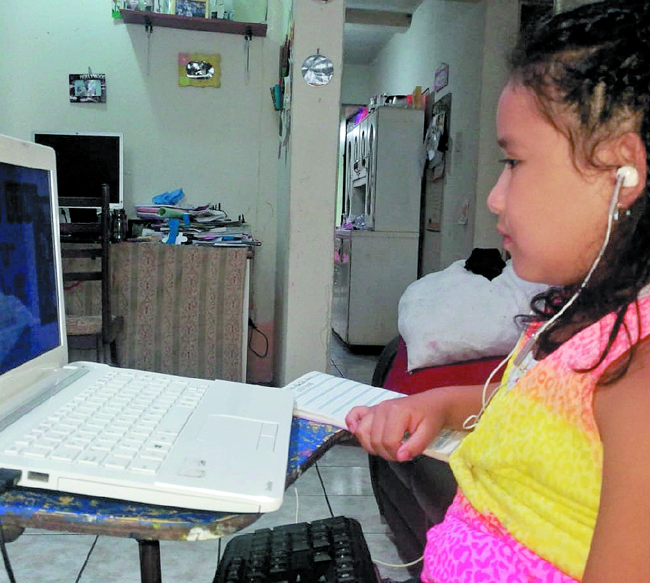 Durante la pandemia, los recursos digitales también son utilizados para continuar con el aprendizaje en los niños de preprimaria, pero a este nivel hay habilidades y destrezas que no pueden ser desarrollados a distancia. (Foto Prensa Libre: Hemeroteca PL)