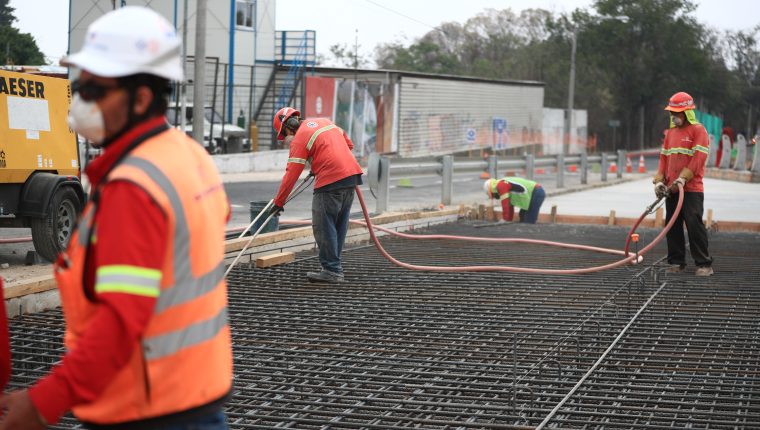 La construcción de vivienda, edificios y obra pública disminuyó en el 2020, ahora buscan dinamizar el sector. (Foto, Prensa Libre: Hemeroteca PL).