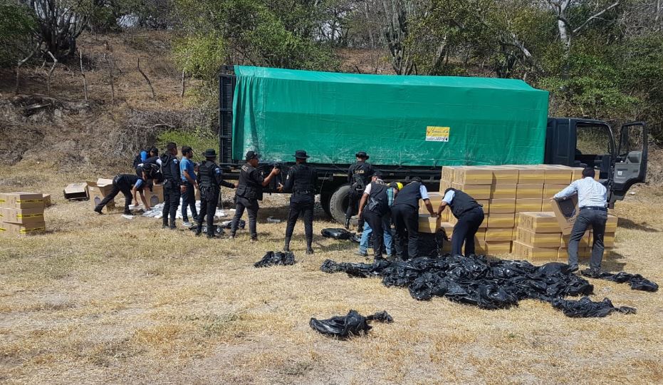 Los grupos de comercio ilícito están expandiendo sus operaciones y reclutamiento, y se observa que están pasando a segmentos de la economía y del comercio donde antes no estaban presentes. (Foto Prensa Libre: Hemeroteca)