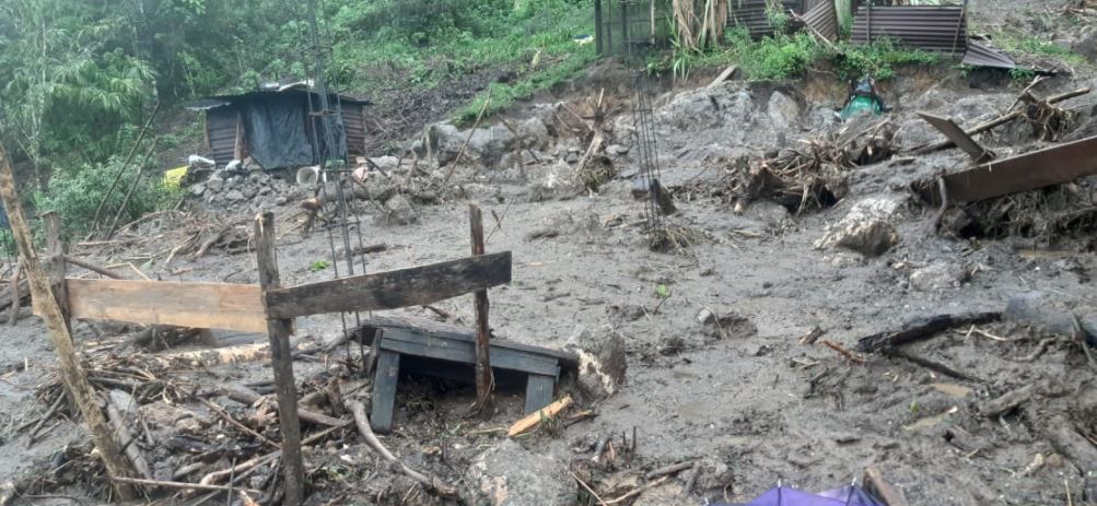 Deslizamiento en Santa Cruz Zapote de Chicamán, Quiché. (Foto Prensa Libre: Conred)