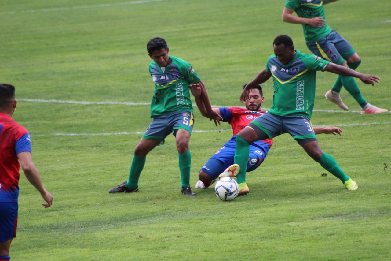 Santa Lucía superó a Xelajú MC en el estadio Mario Camposeco. (Foto AndresNadf).