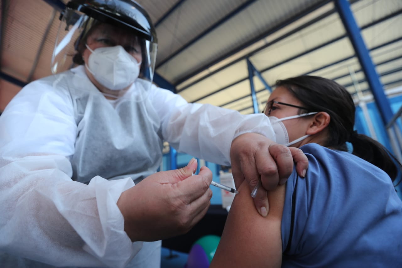 Guatemala espera vacunar a más de 469 mil ciudadanos en la fase 2. (Foto: Hemeroteca PL)