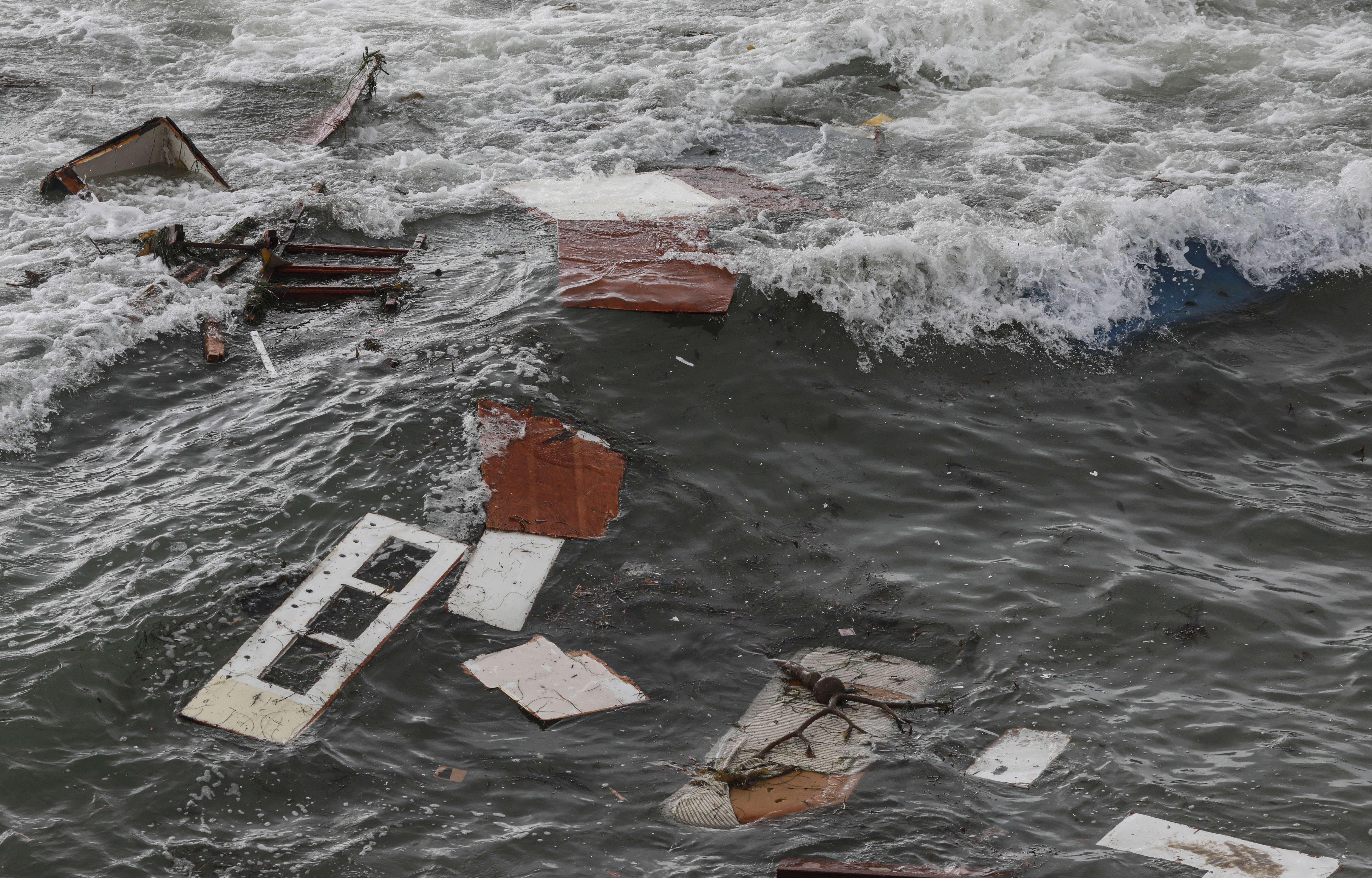 Restos del bote accidentado en San Diego, California. (Foto Prensa Libre: AFP)