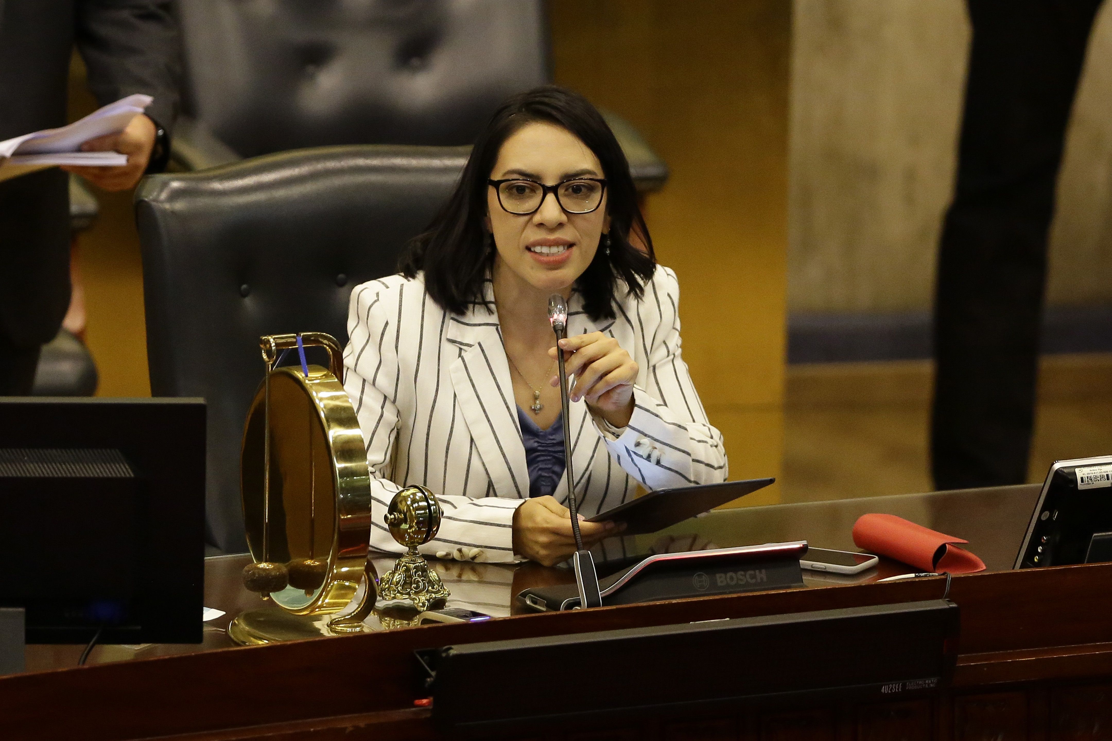 La diputada por el partido Nuevas Ideas, Suecy Callejas, dirige la Sesión de Instalación de la Asamblea Legislativa de El Salvador, para el período 2021-2024, hoy San Salvador (El Salvador). Los 84 diputados electos en los comicios del pasado 28 de febrero en El Salvador tomaron posesión este sábado en la Asamblea Legislativa para el período 2021-2024, lapso en el que el oficialismo tendrá mayoría. (Foto Prensa Libre: EFE)