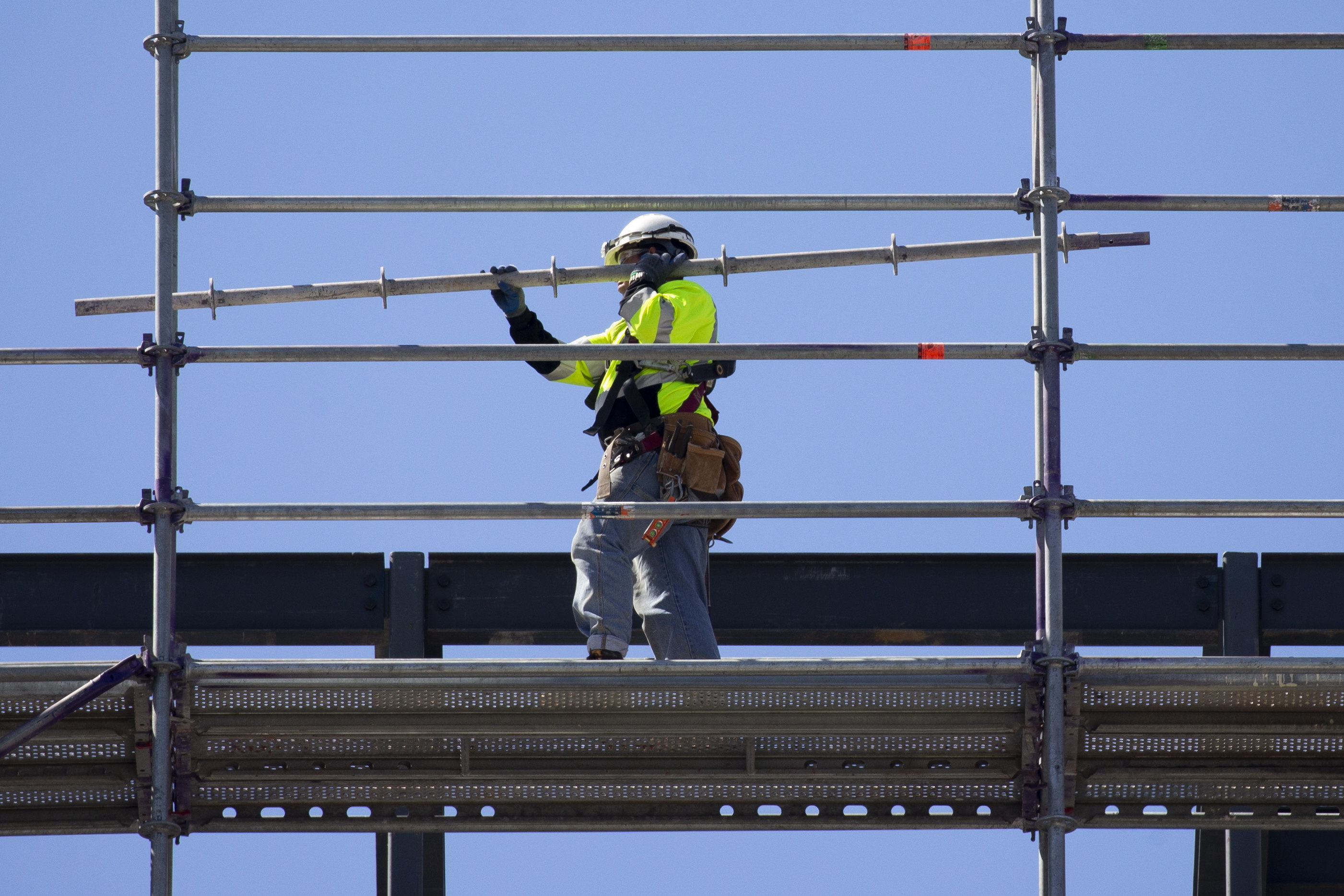 Las visas H-2B abren la puerta para que migrantes del Triángulo Norte de Centroamérica para trabajar en sectores económicos como la construcción. (Foto Prensa Libre: EFE)