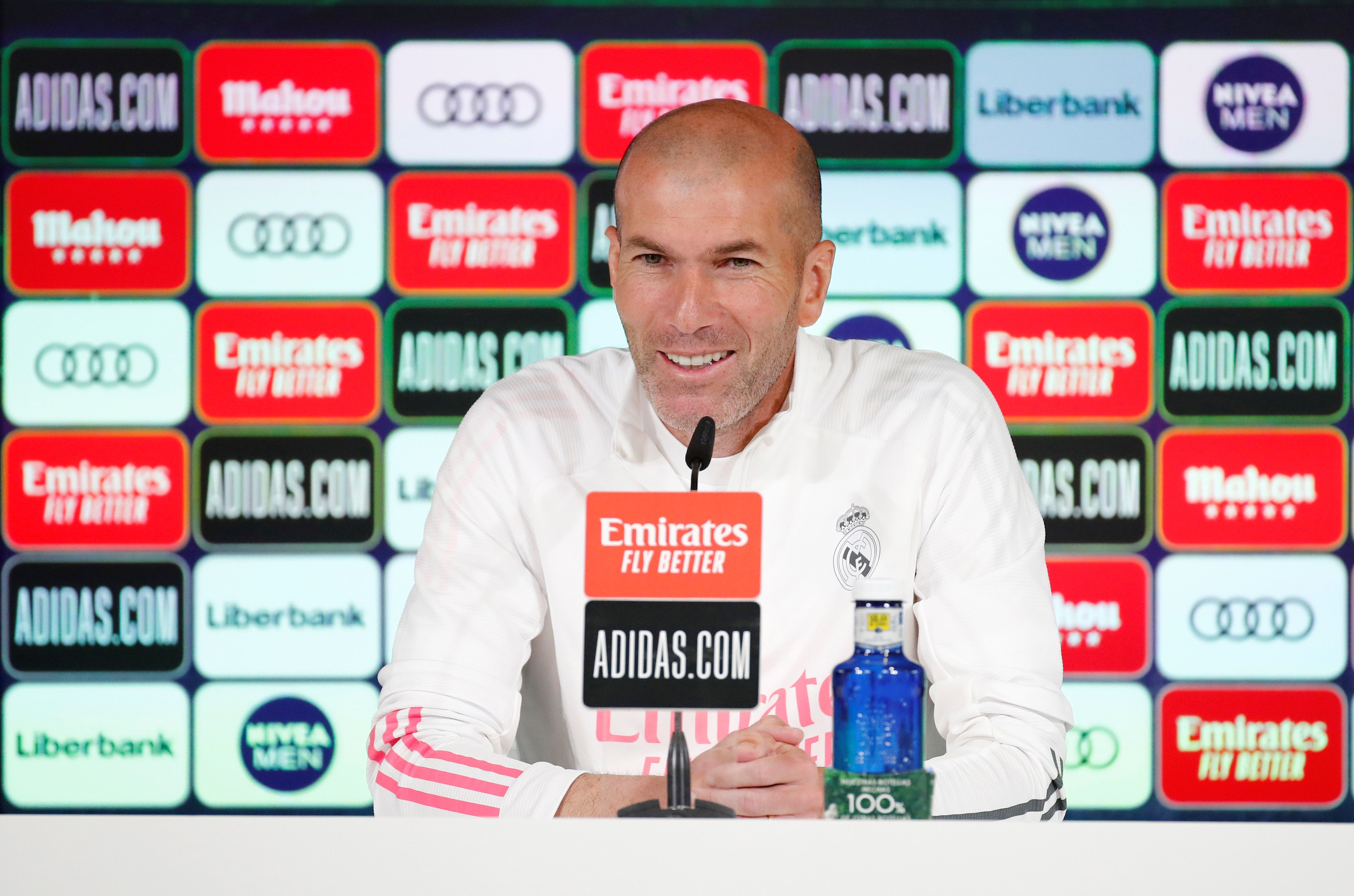 El técnico francés del Real Madrid, Zinedine Zidane, no fue claro sobre su futuro con el Real Madrid a falta de dos partidos para el final de la Liga. (Foto Prensa Libre: EFE).