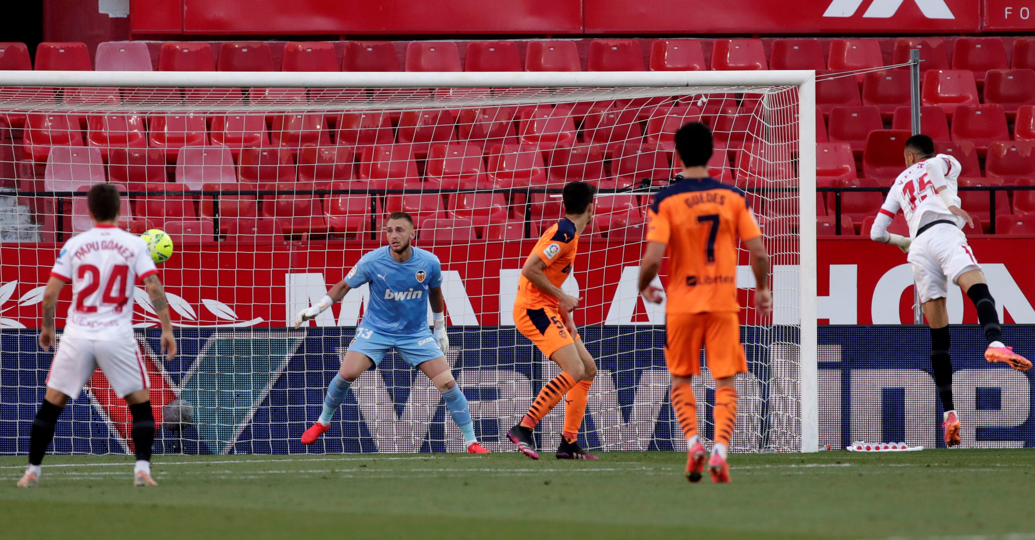 El Sevilla y el Valencia jugarán sus próximos partidos con público. Foto Prensa Libre: EFE.