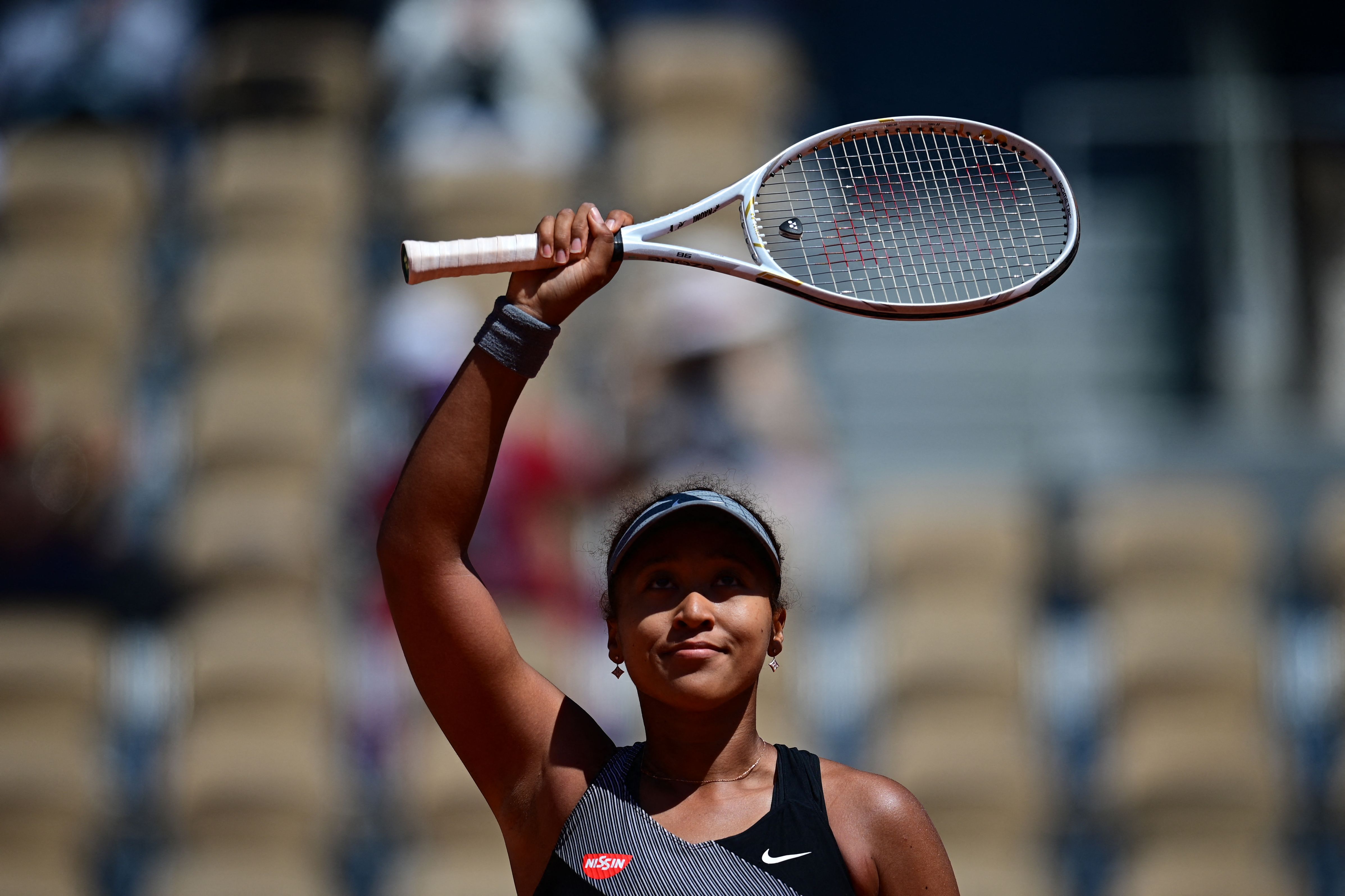 La tensita japonesa Naomi Osaka celebrates, en el Roland Garros. (Foto Prensa Libre: AFP)