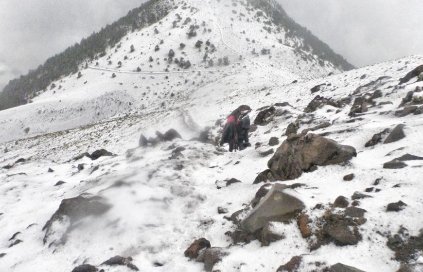 Granizada en la cima del Acatenango. (Foto Prensa Libre: Cortesía:  Escuela de Montañismo K’ashem)