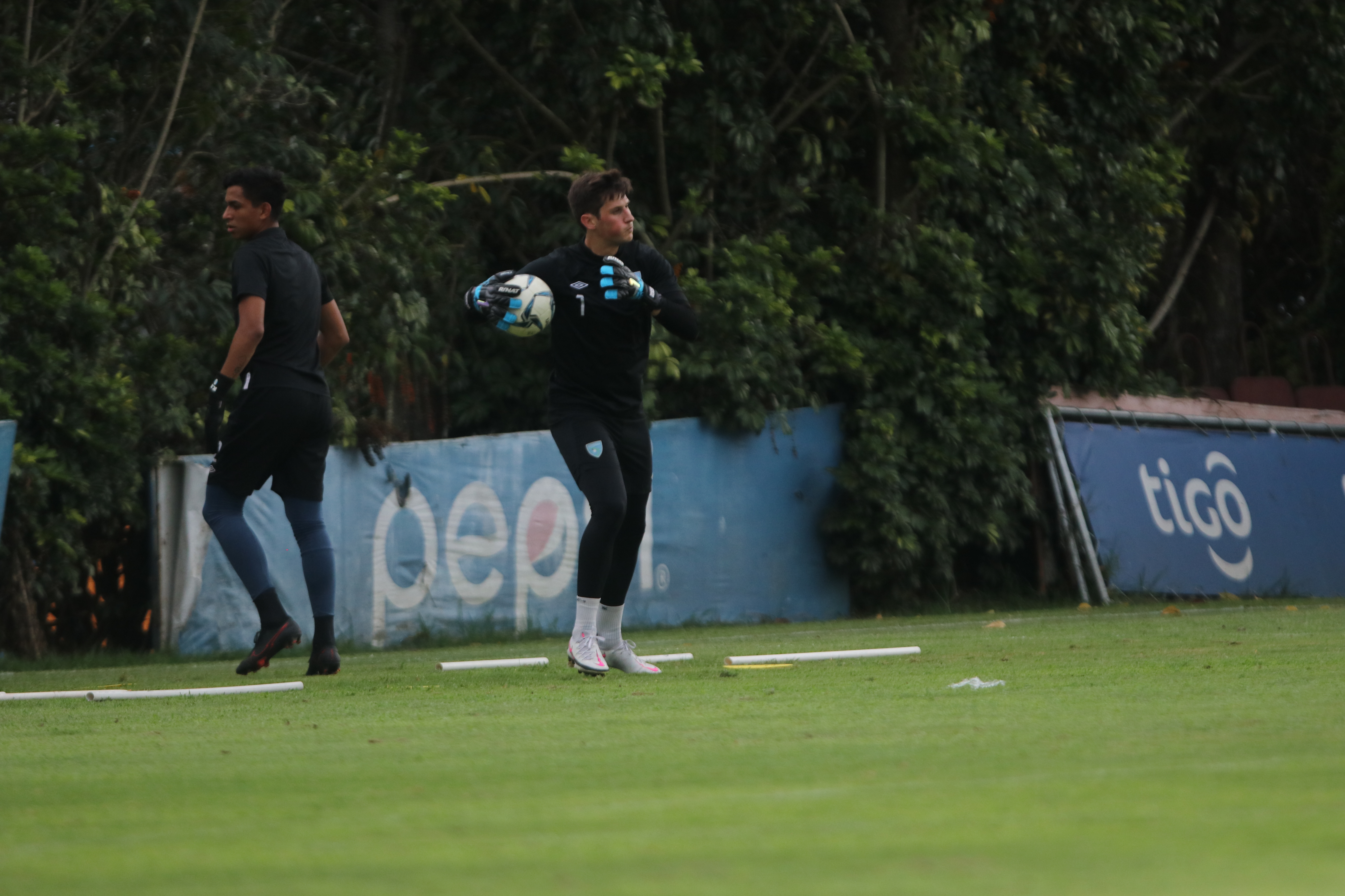 Nicholas Hagen, durante la práctica de la Bicolor en el CAR. (Foto Prensa Libre: Fedefut)