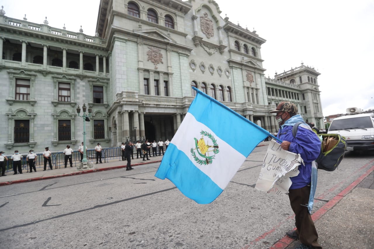 La debilidad institucional del Estado se refleja en falta de servicio público, o existencia pero en forma ineficiente. (Foto, Prensa Libre: Hemeroteca PL).