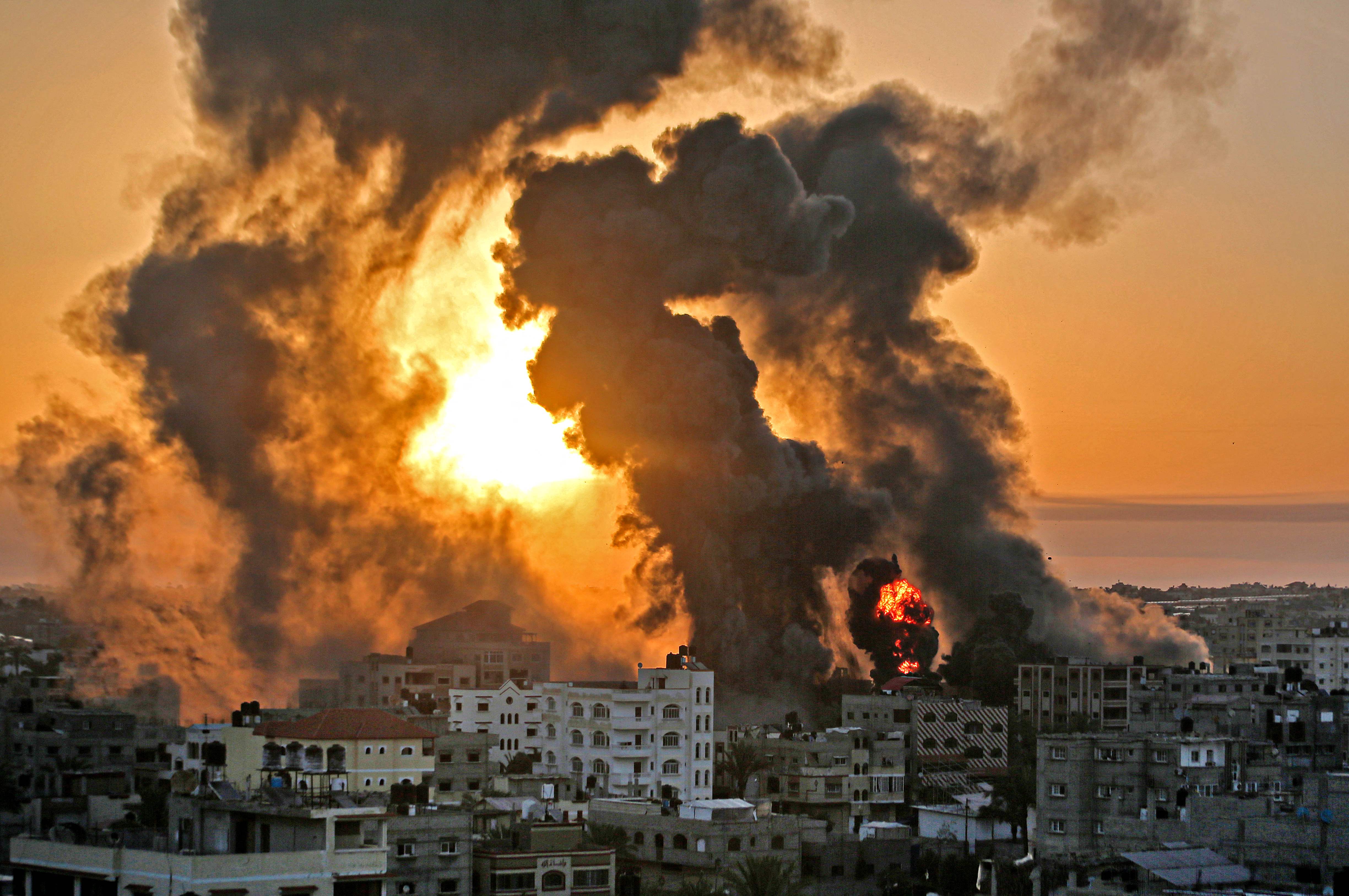 Los ataques aéreos israelíes en la Franja de Gaza han golpeado bastiones importantes de altos  mandos del grupo islamista Hamás. (Foto Prensa Libre: AFP)